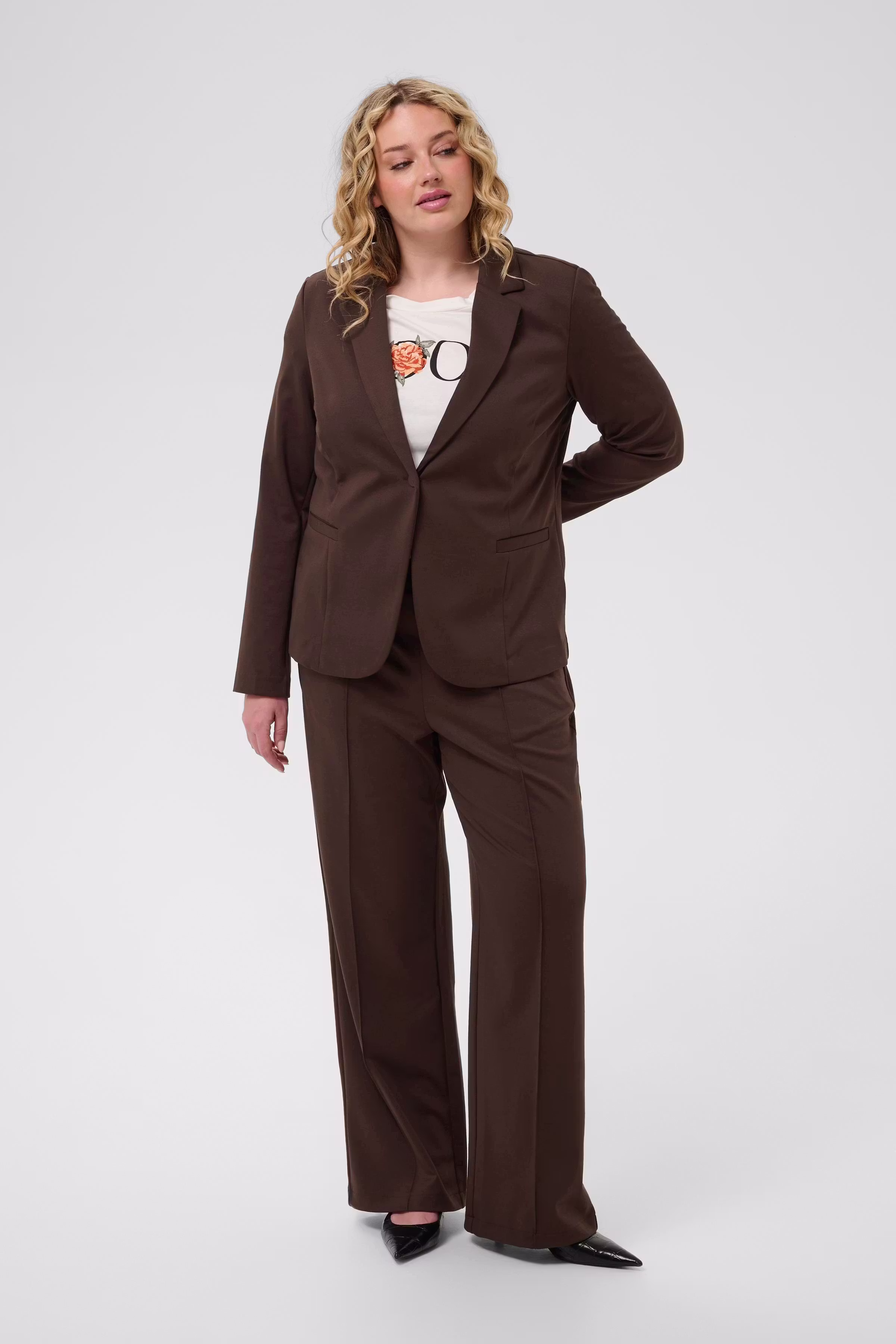 KCjenna Straight Hose LOOKBOOK FRONT 10582248-190915