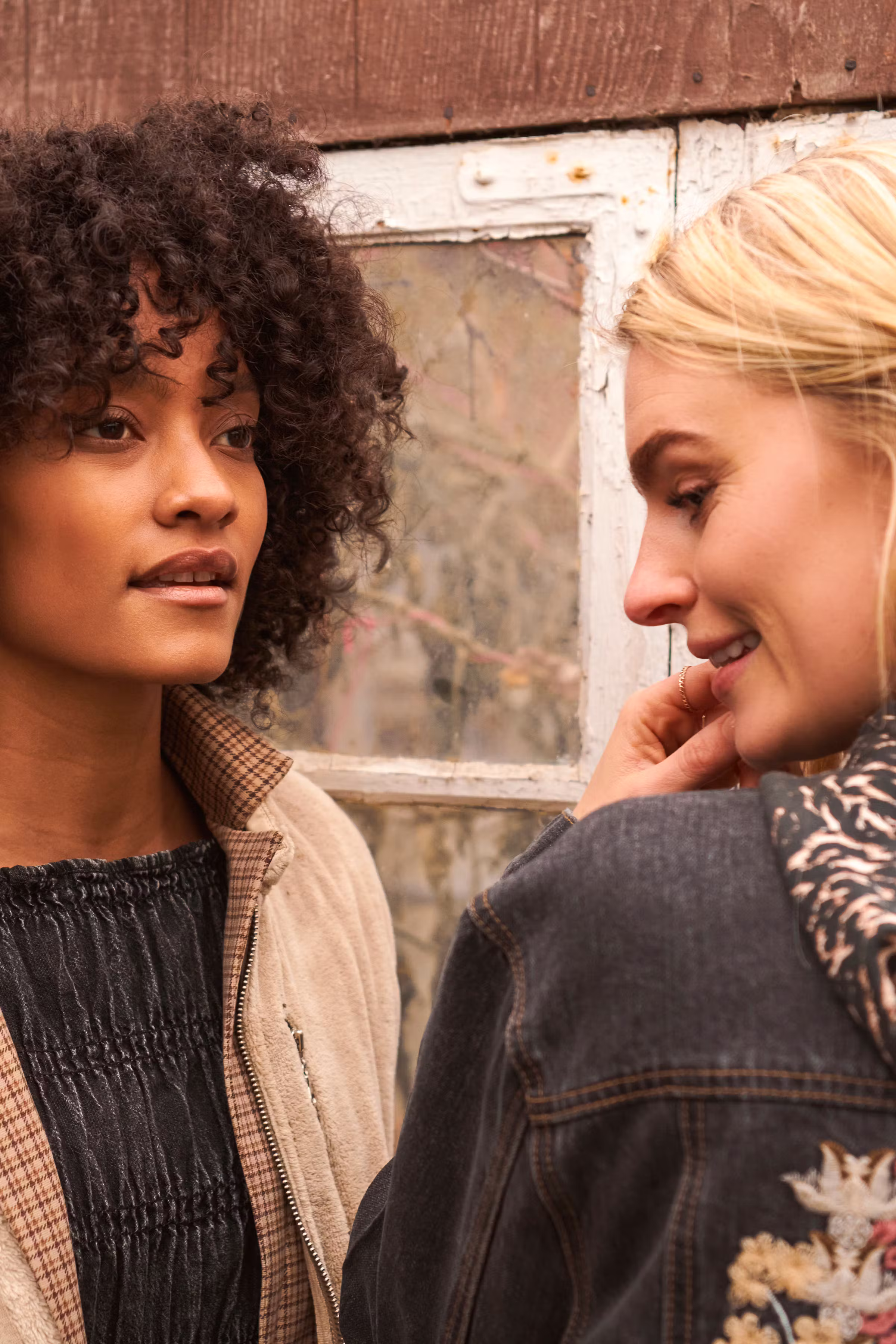 Sweatshirt LOCATION NONE 10608776-101683