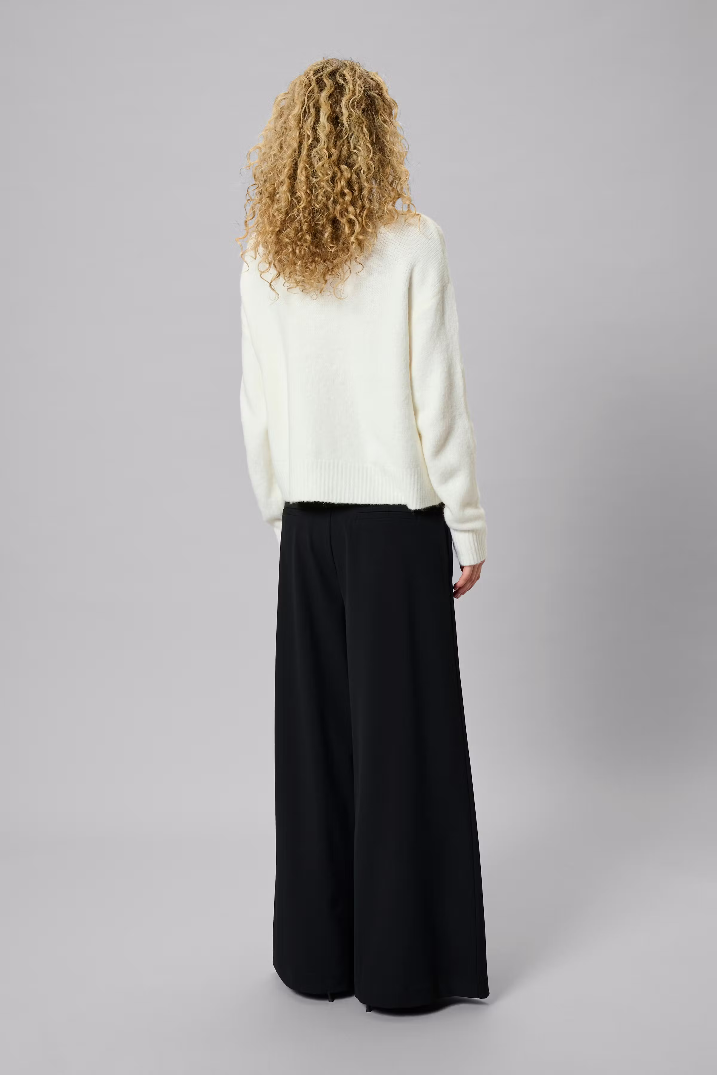 MWEllie Pullover LOOKBOOK BACK 10705357-110602