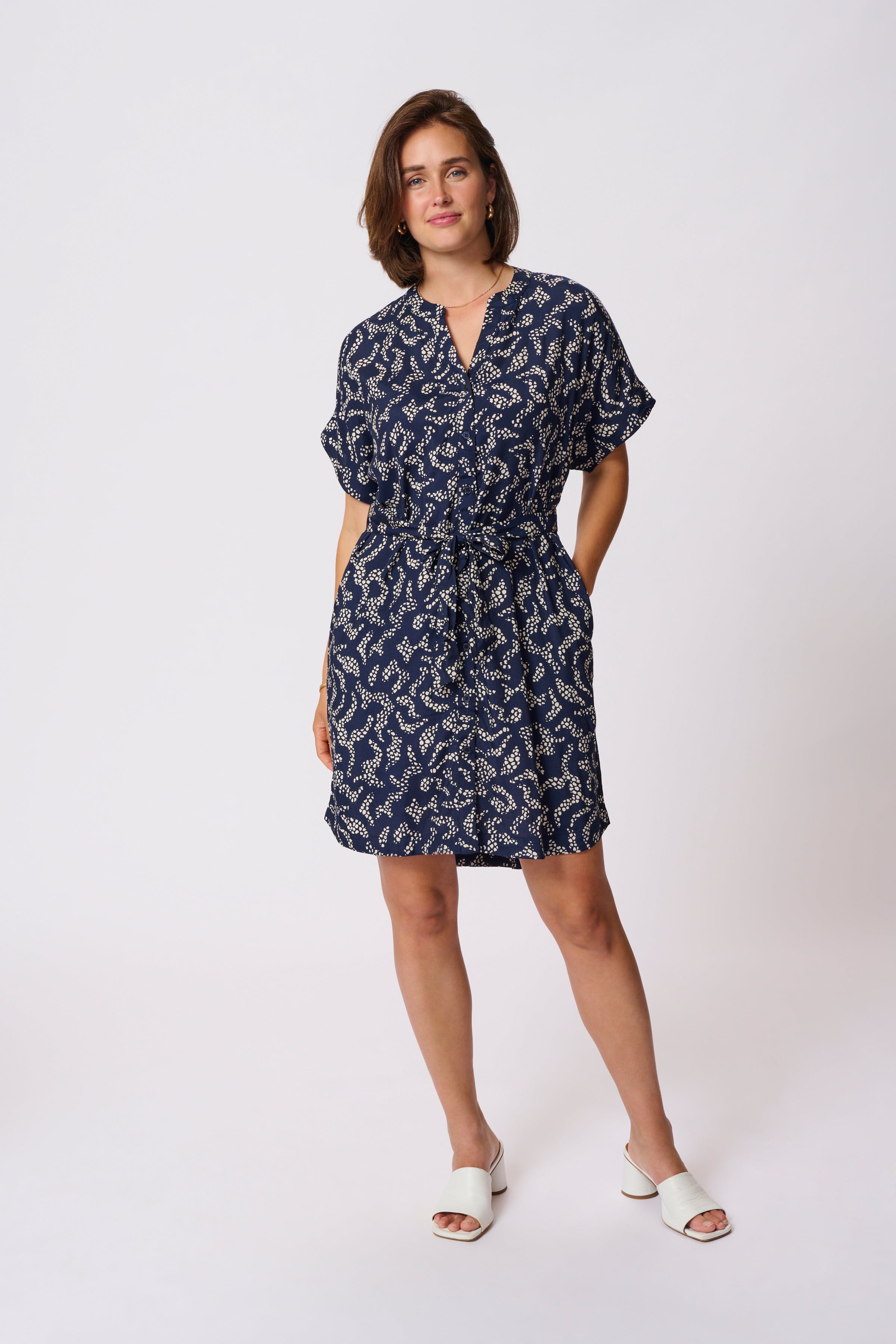 KAbaton Kleid LOOKBOOK FRONT 10509919-107419