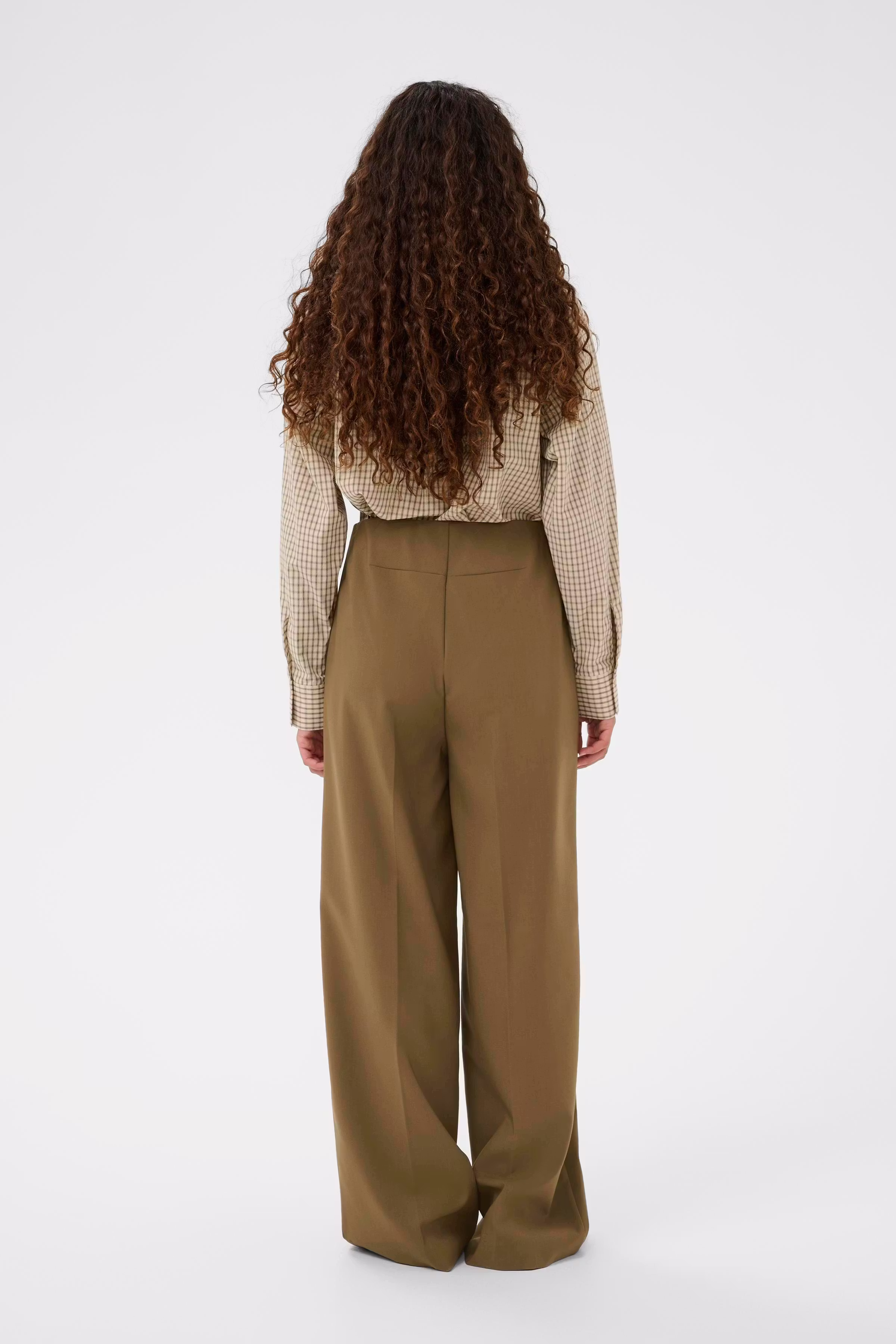 SLCorinne Wide Hose LOOKBOOK BACK 30407228-190617