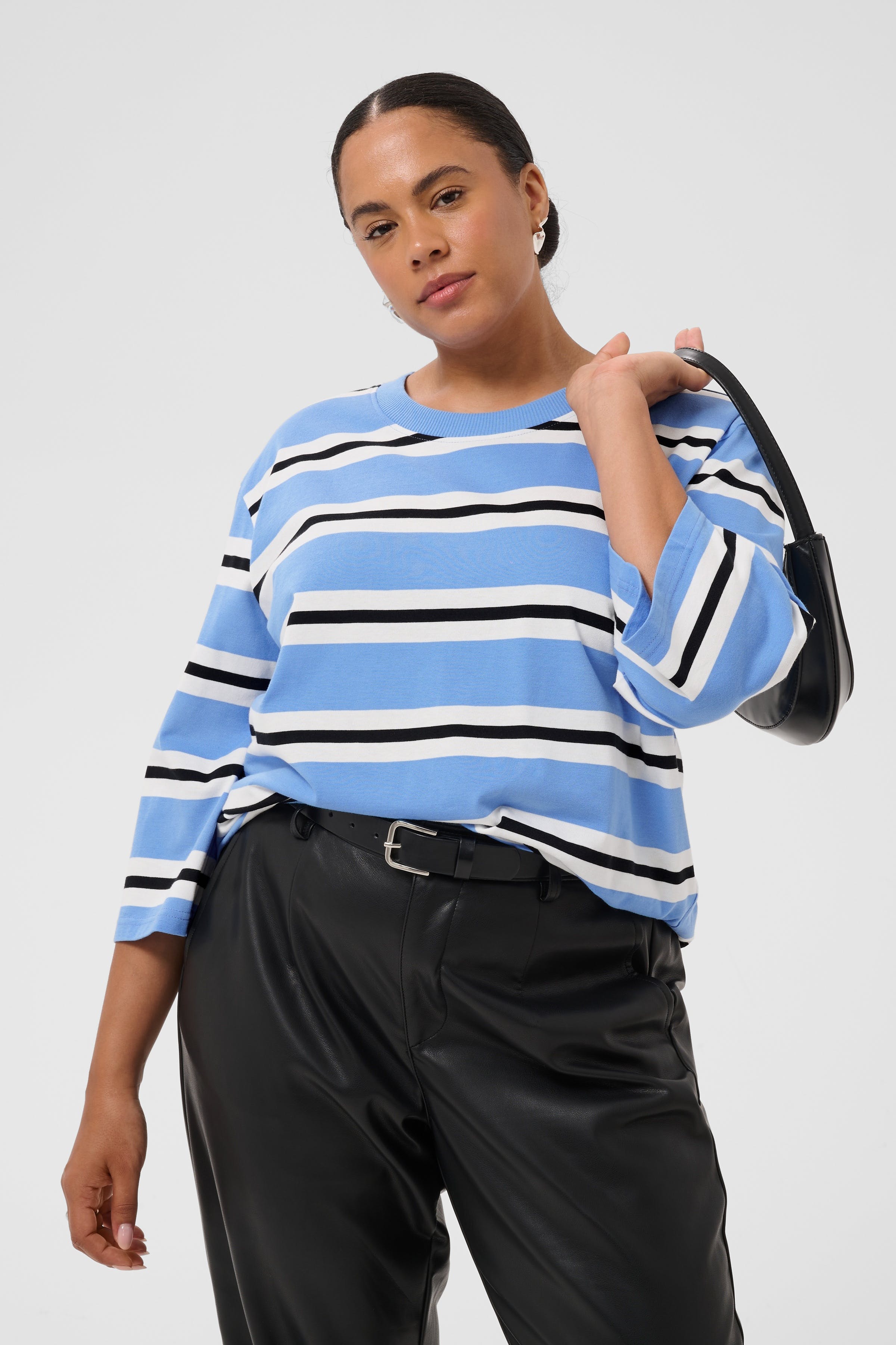 KCwinni T-shirt LOOKBOOK FRONT 10584390-109938