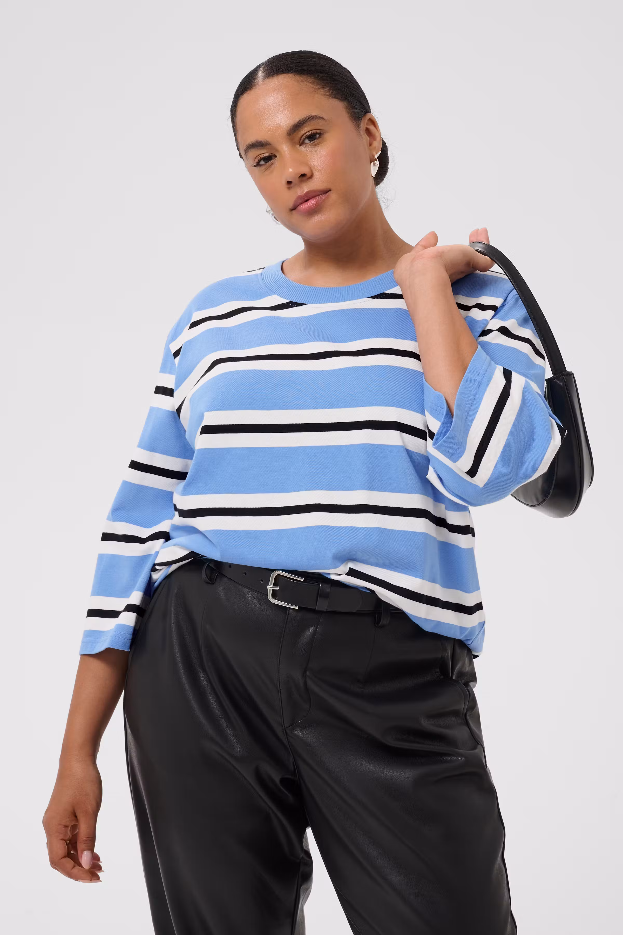 KCwinni T-shirt LOOKBOOK FRONT 10584390-109938