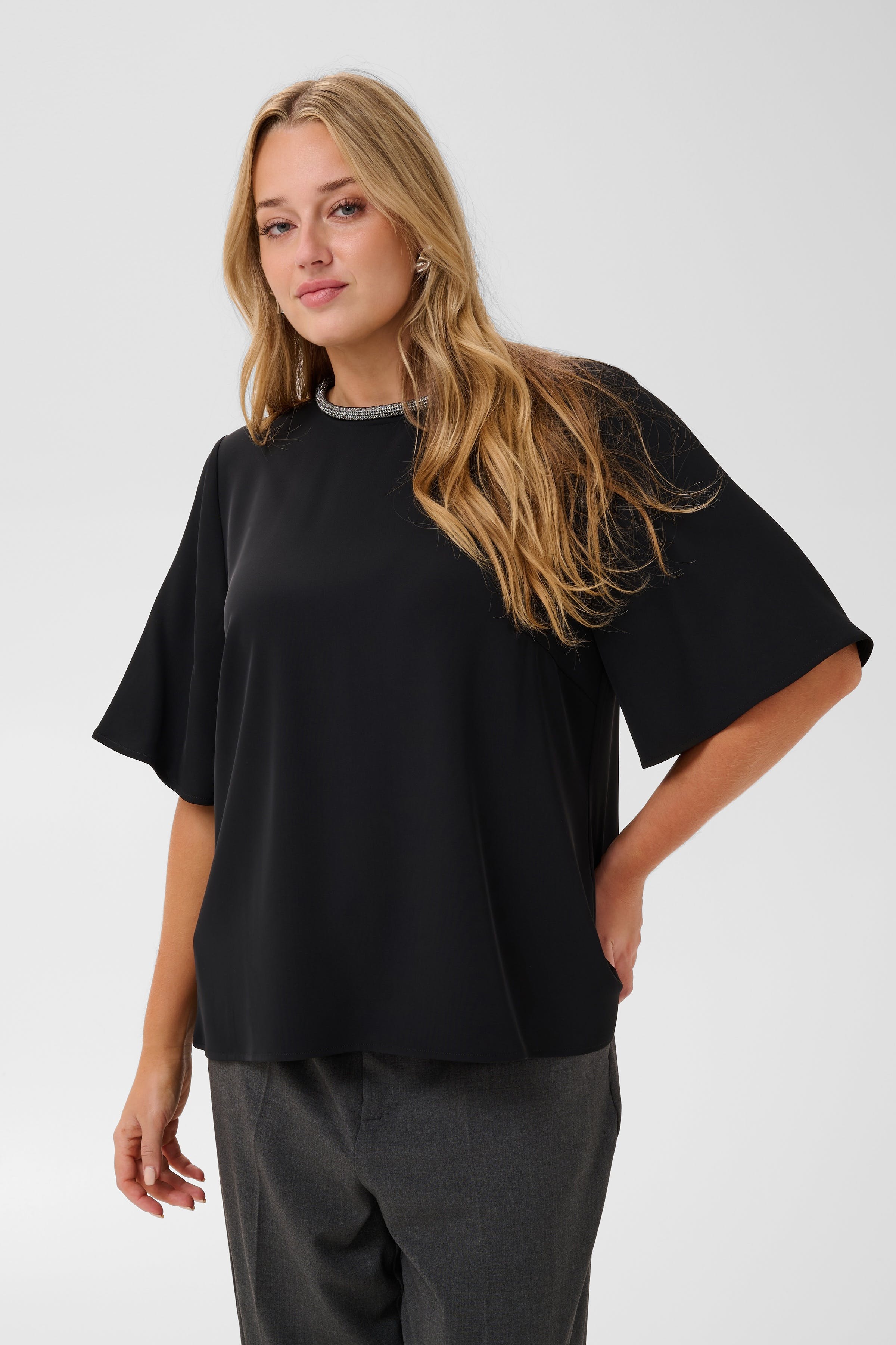 KCalie Blouse LOOKBOOK FRONT 10584605-100121