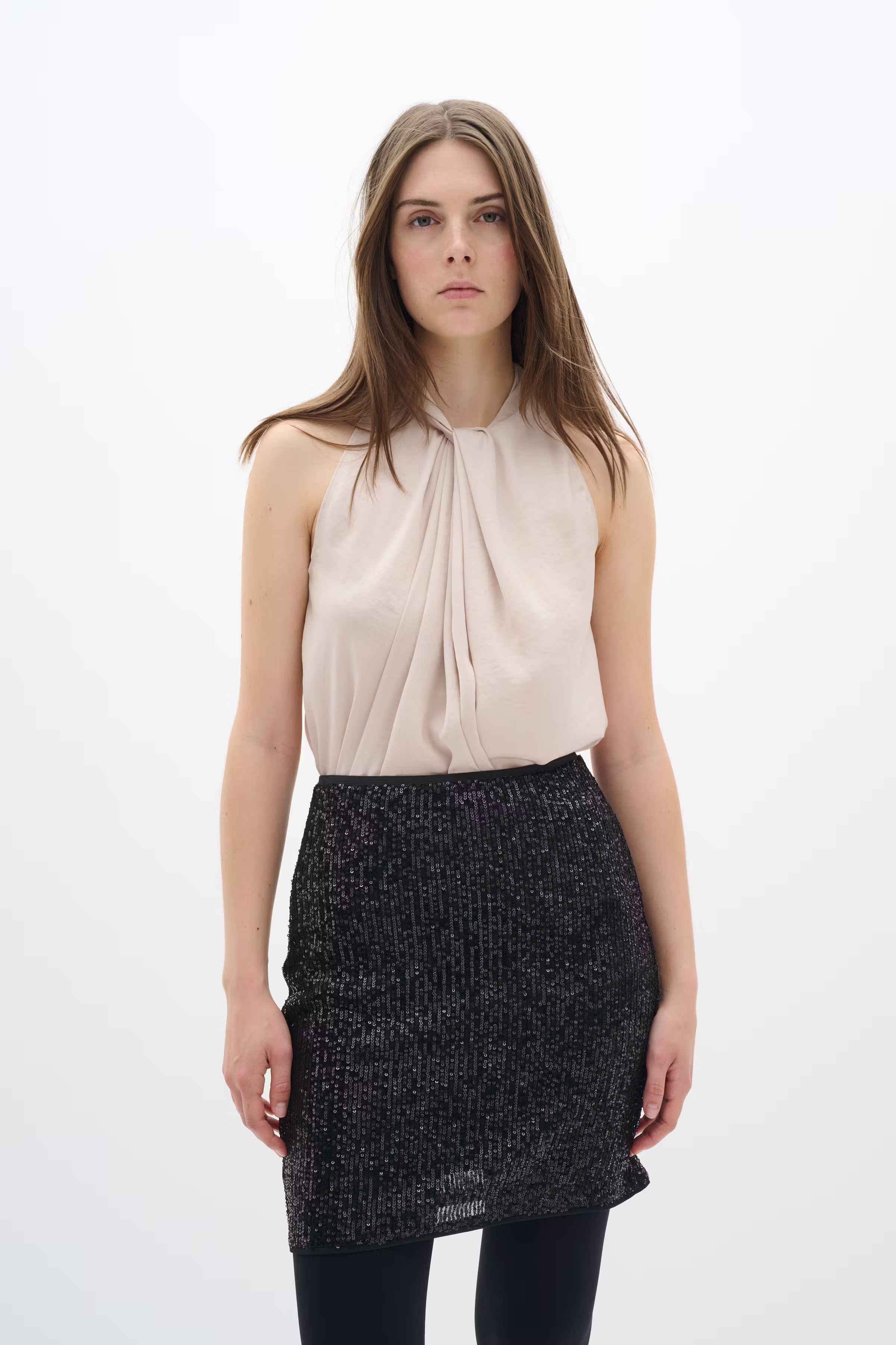 MuccyIW Kjol LOOKBOOK FRONT 30110523-194008