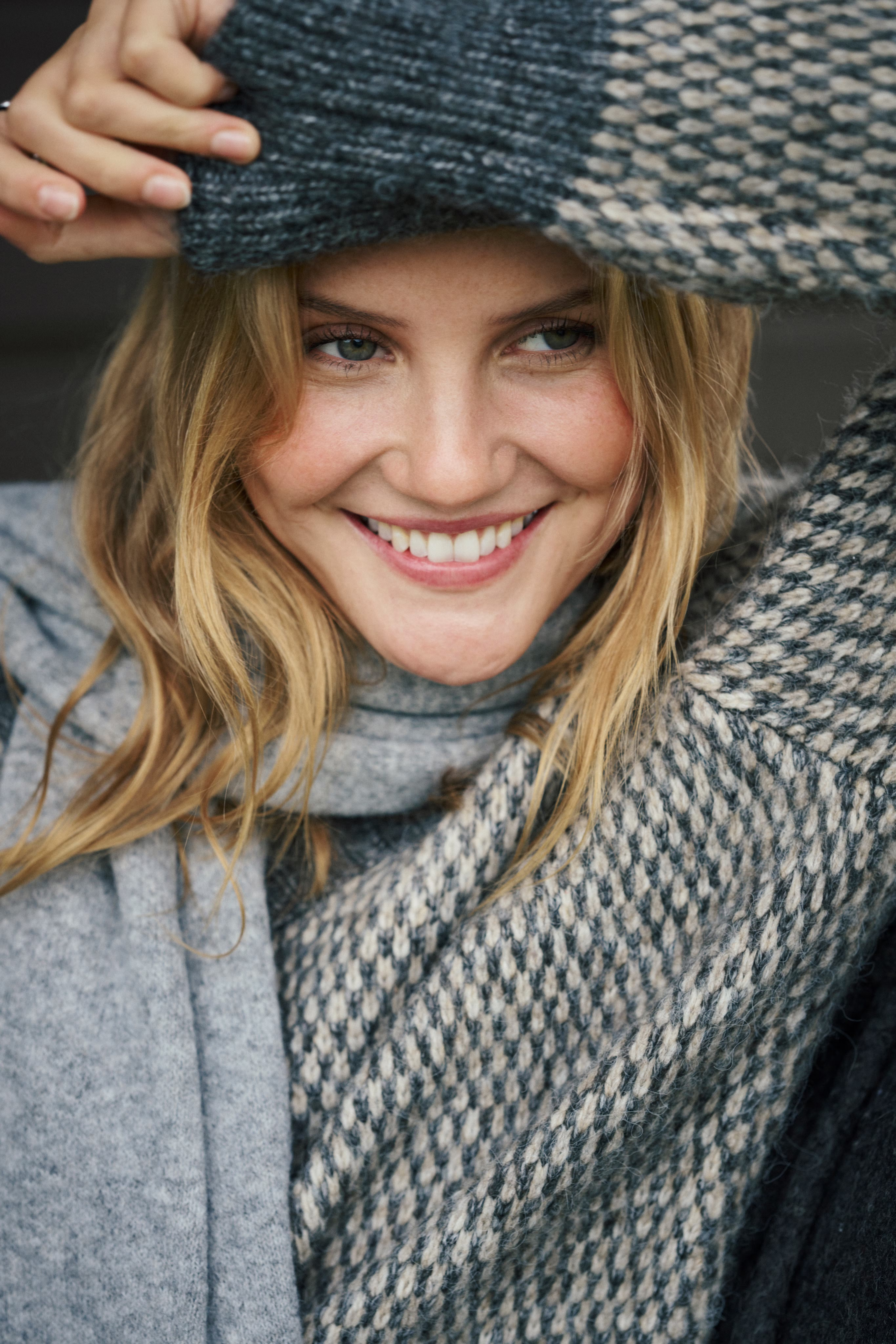 KAmelinda Pullover LOCATION NONE 10510449-108122