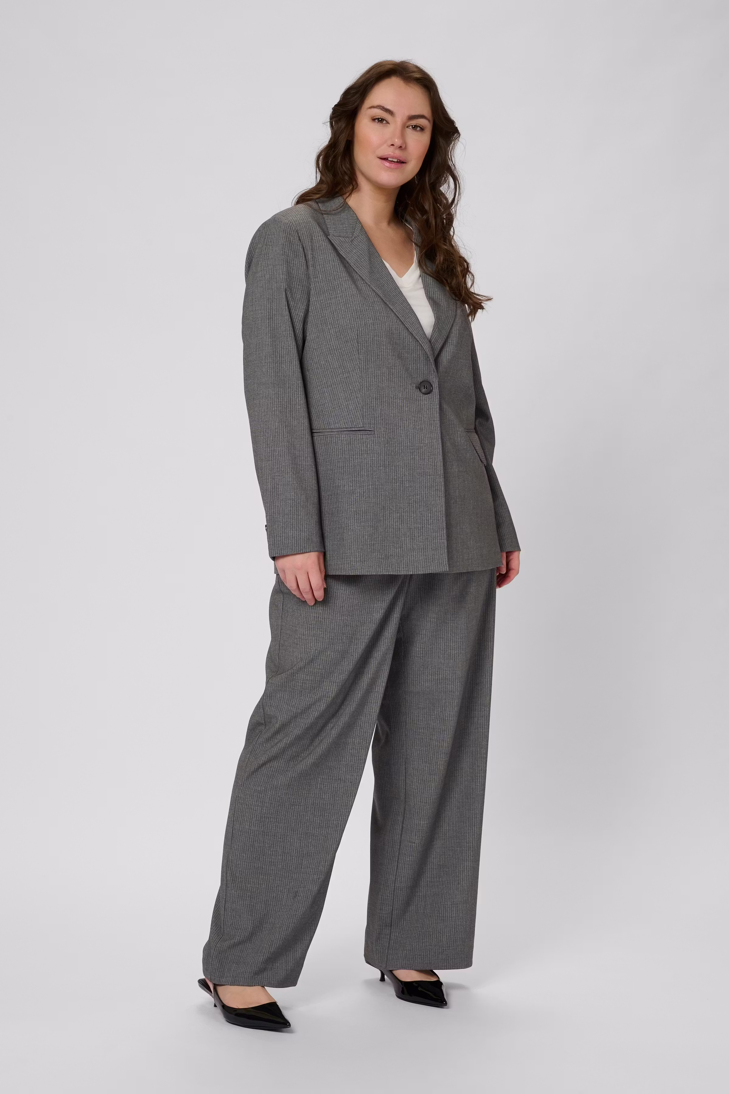 KCeliana Blazer LOOKBOOK FRONT 10583626-108214