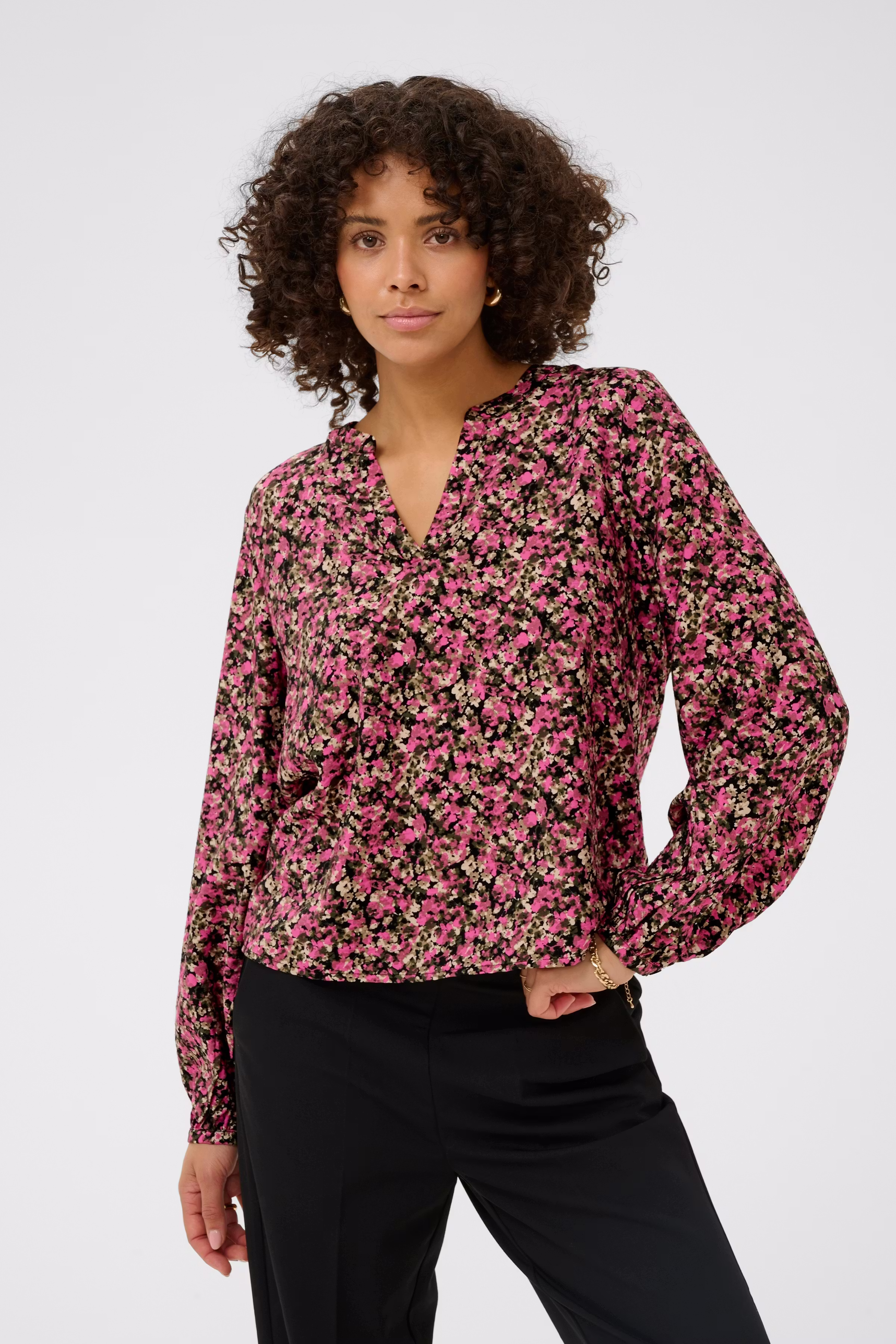 KAbella Bluse LOOKBOOK FRONT 10511035-108749