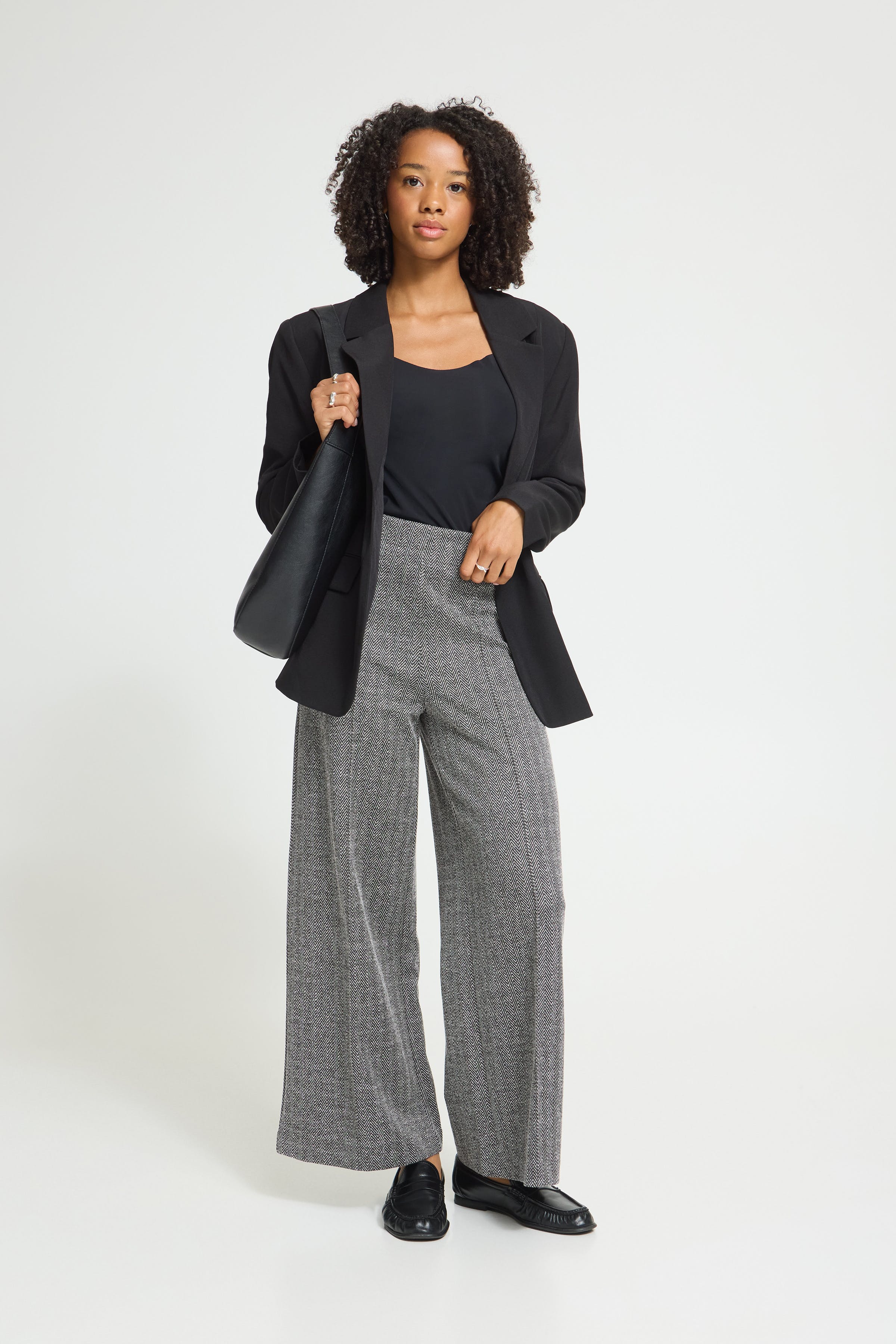 IHKATE Trousers LOOKBOOK FRONT 20121602-203523