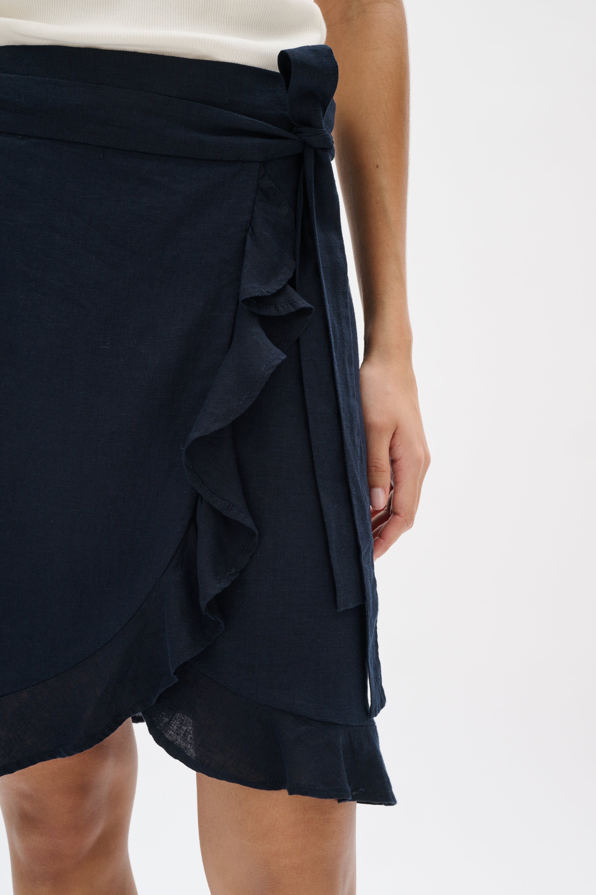 FaridaIW Linen Skirt LOOKBOOK DETAIL 30110440-300005