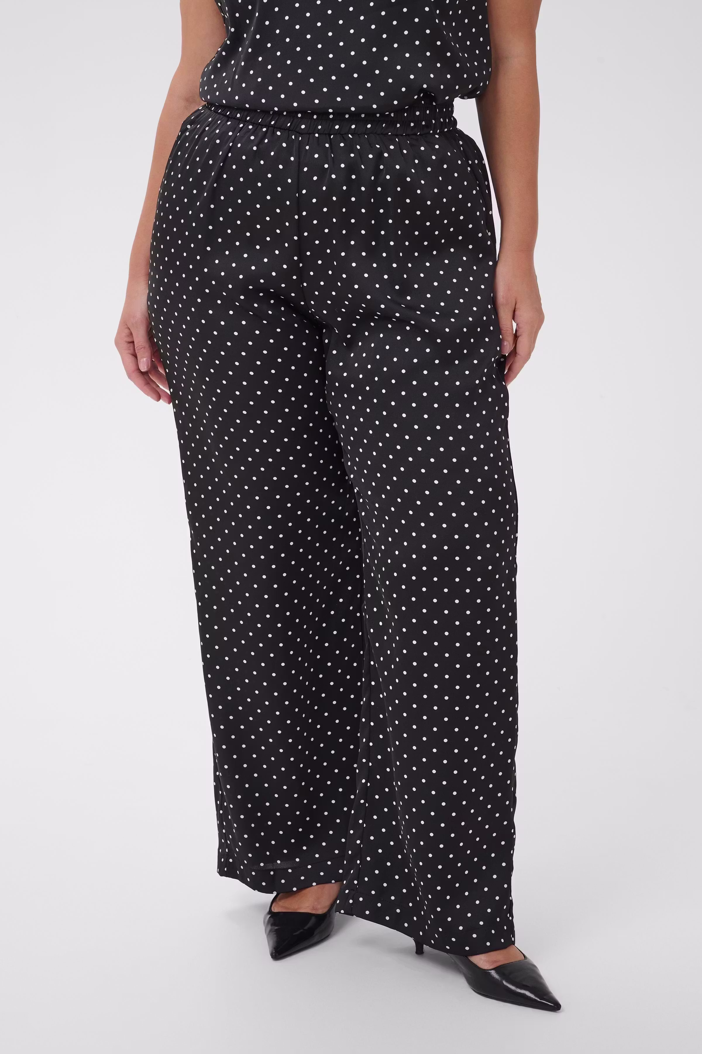 KCmissu Hose LOOKBOOK FRONT 10584367-109793
