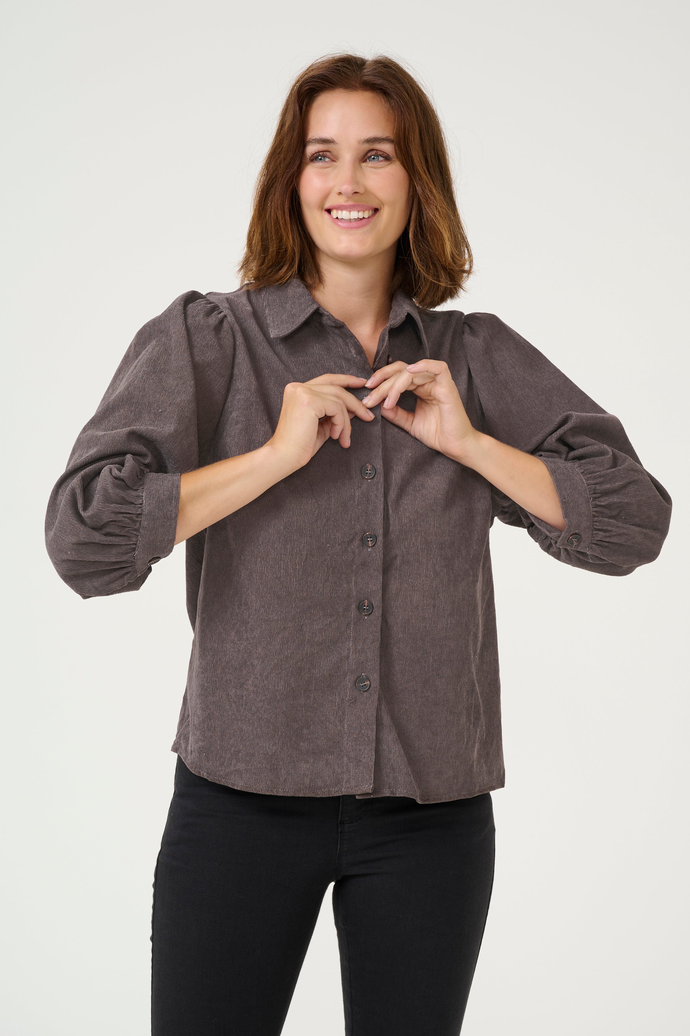 KAvera Shirt LOOKBOOK FRONT 10508370-106615