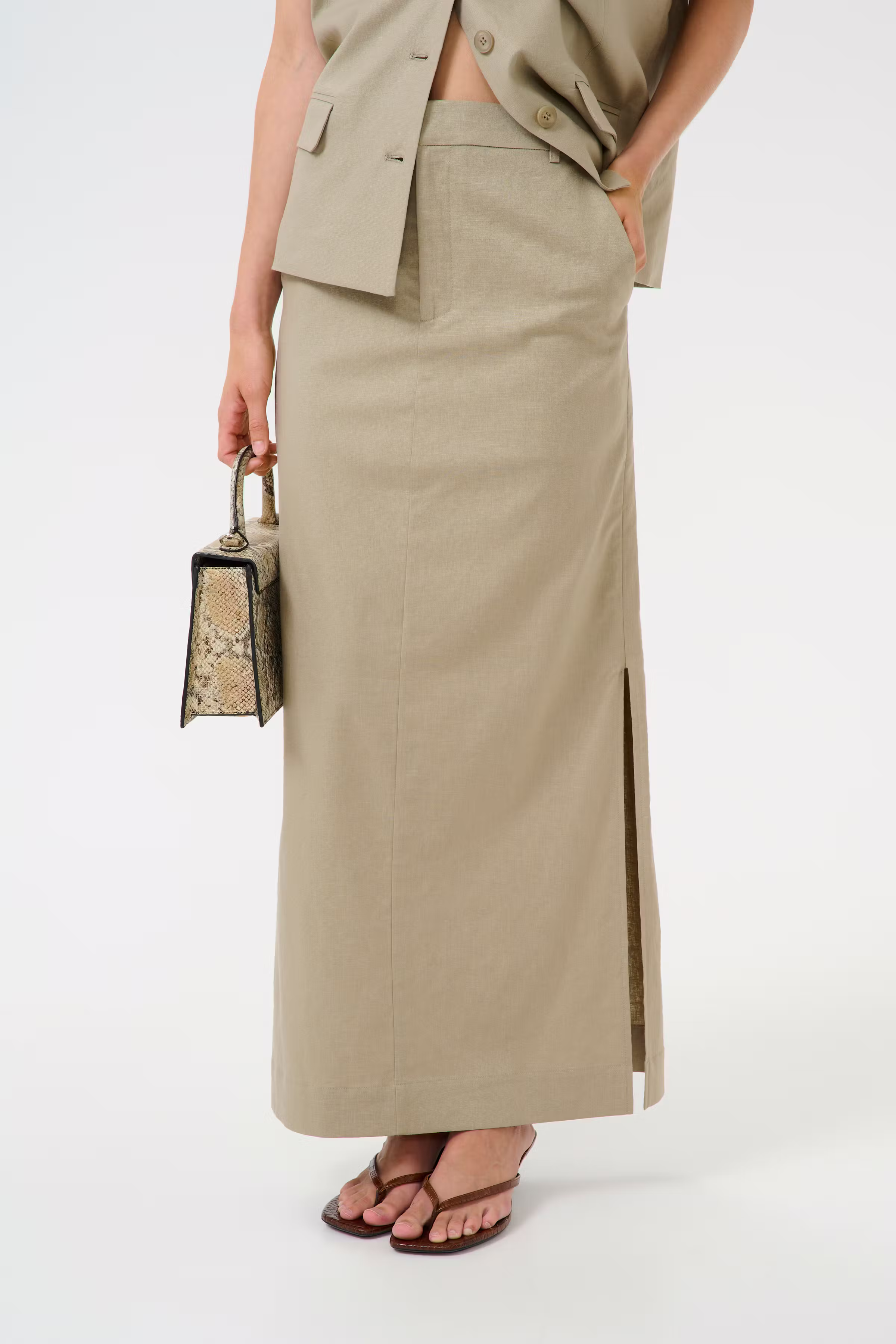 GZizza linen skirt LOOKBOOK FRONT 10910283-170510