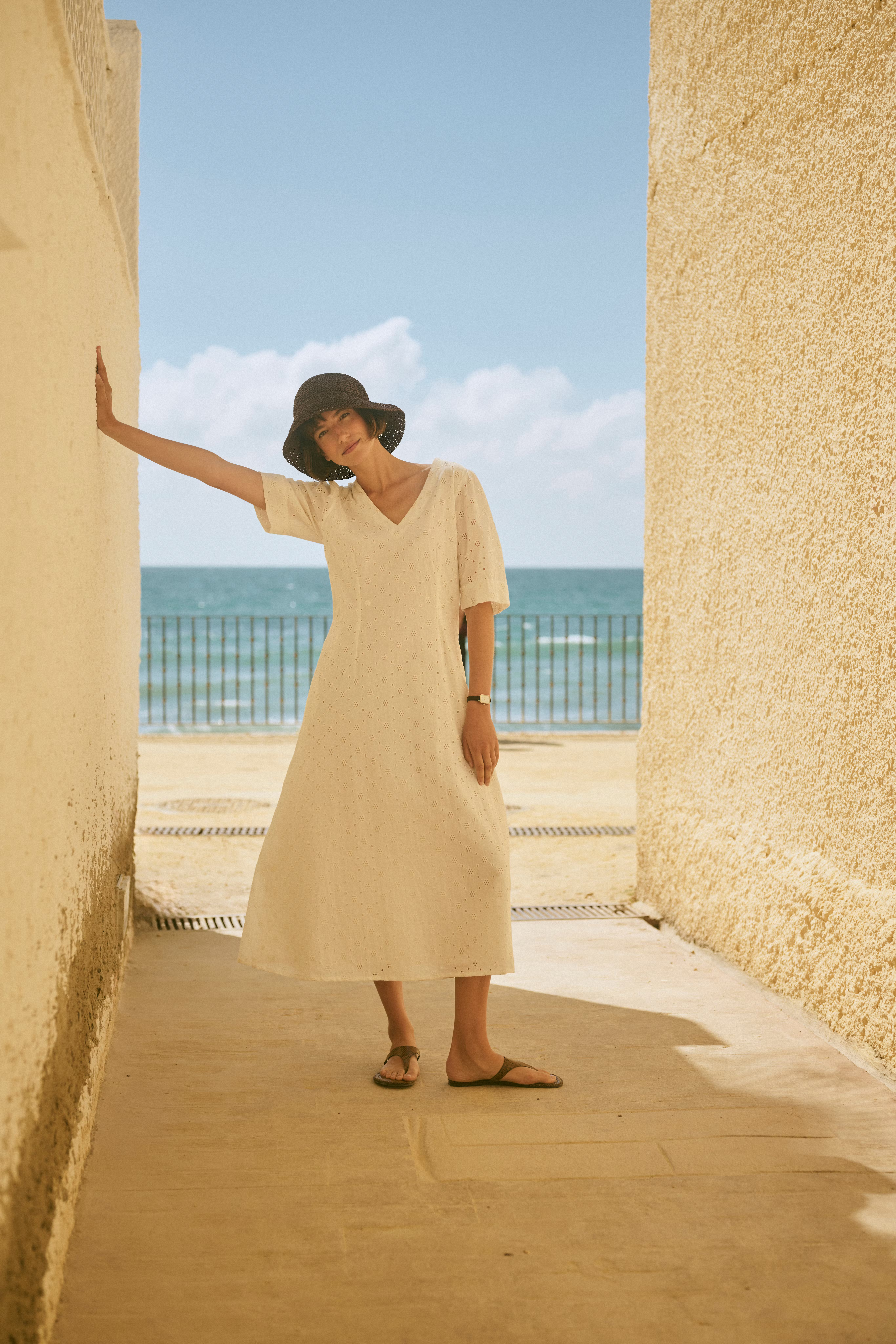 CUadelfine Kjole med broderi LOCATION NONE 50113254-500013