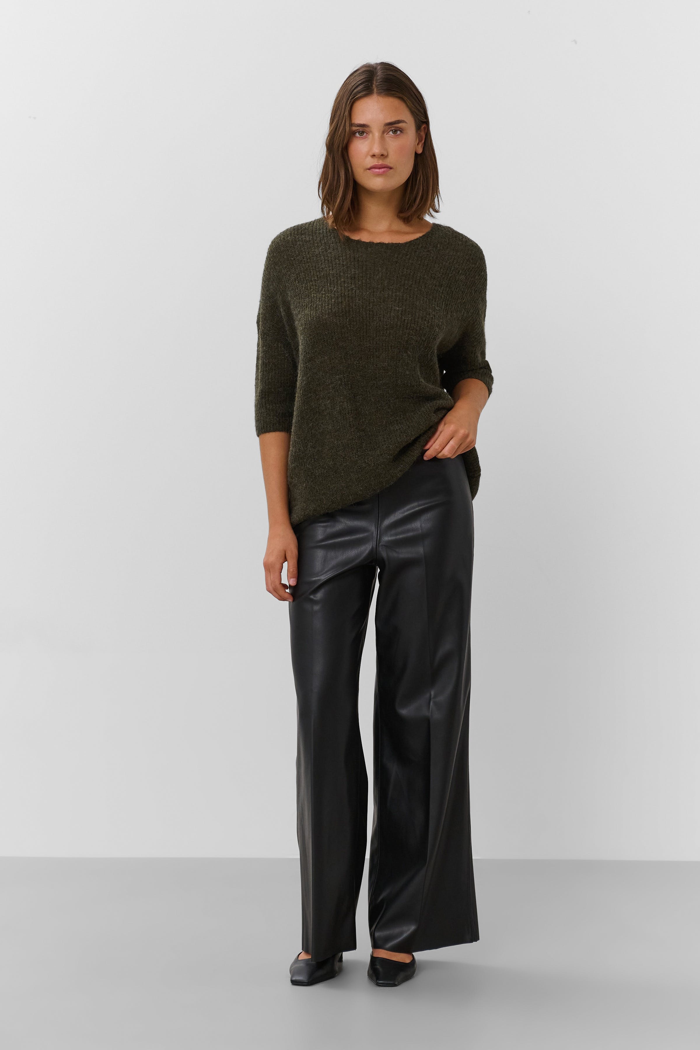 Tuesday Pullover LOOKBOOK FRONT 30400427-190509