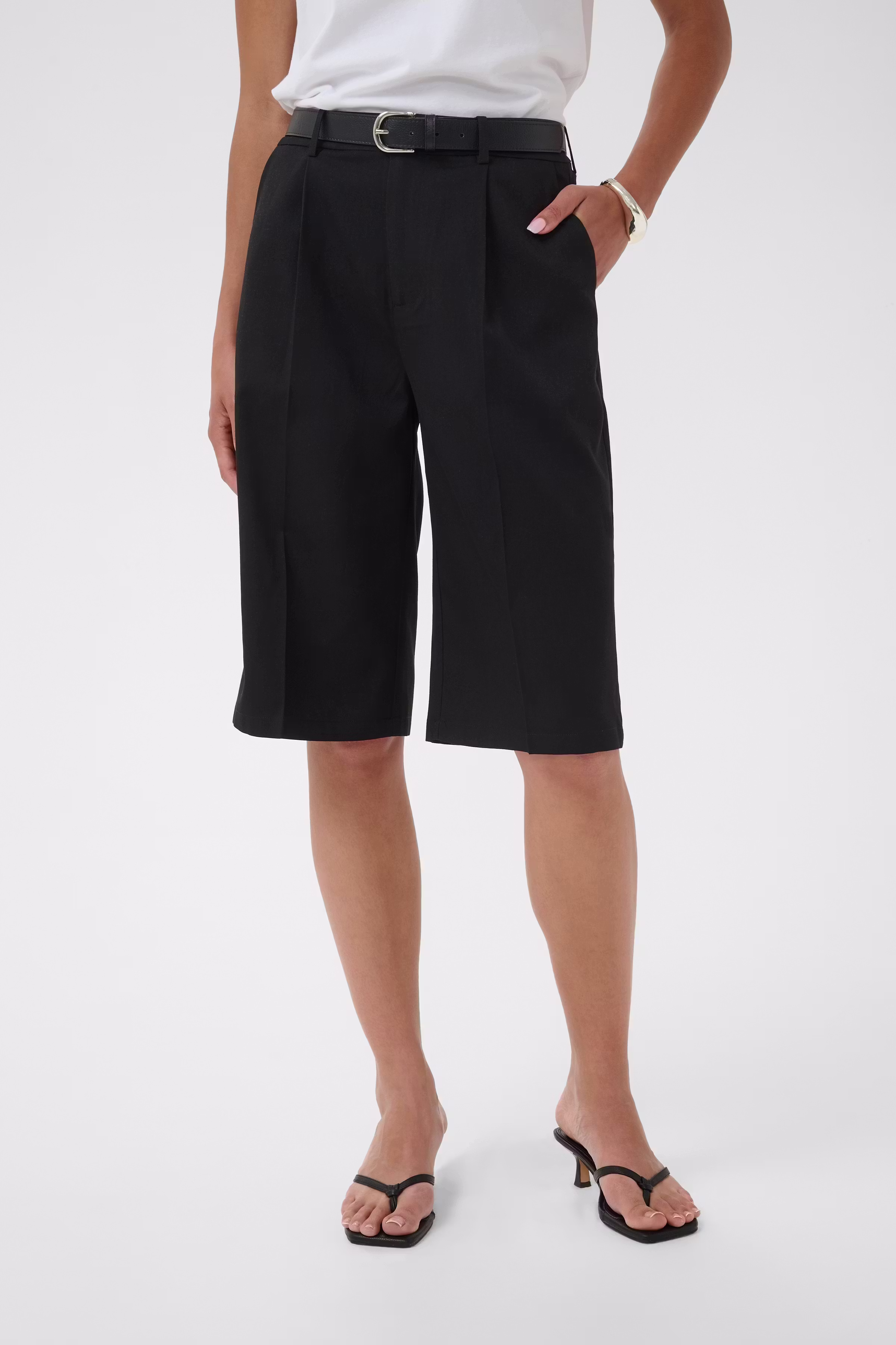 KAjulie Shorts LOOKBOOK FRONT 10513132-106480