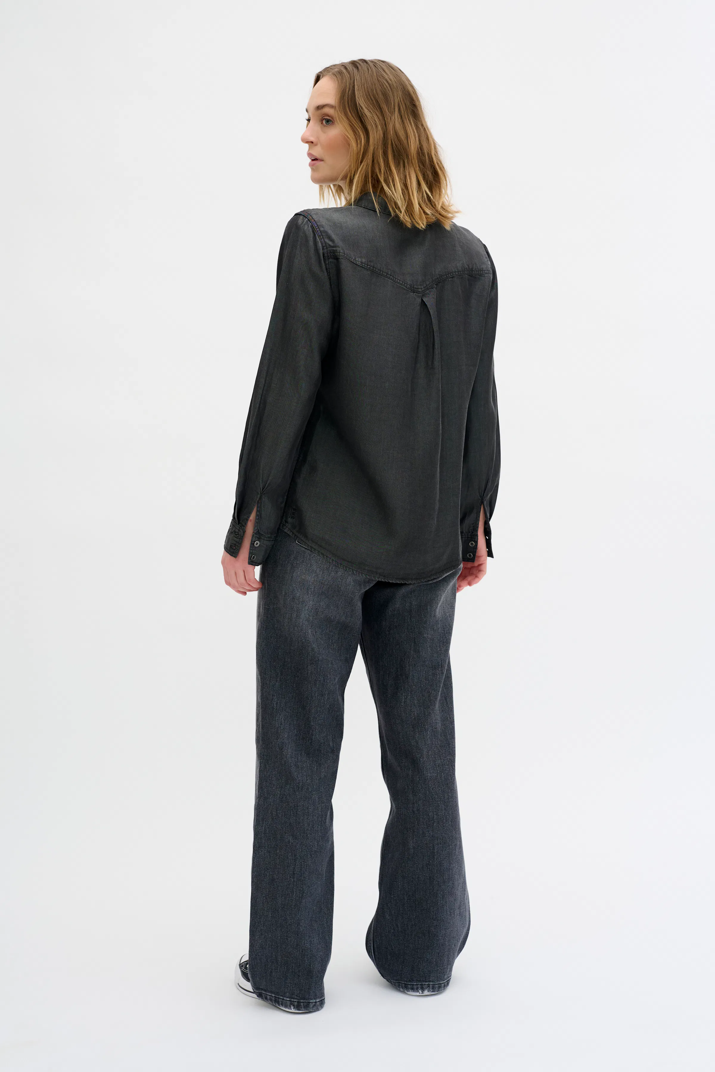 15 THE DENIM SHIRT LOOKBOOK BACK 10703595-100634