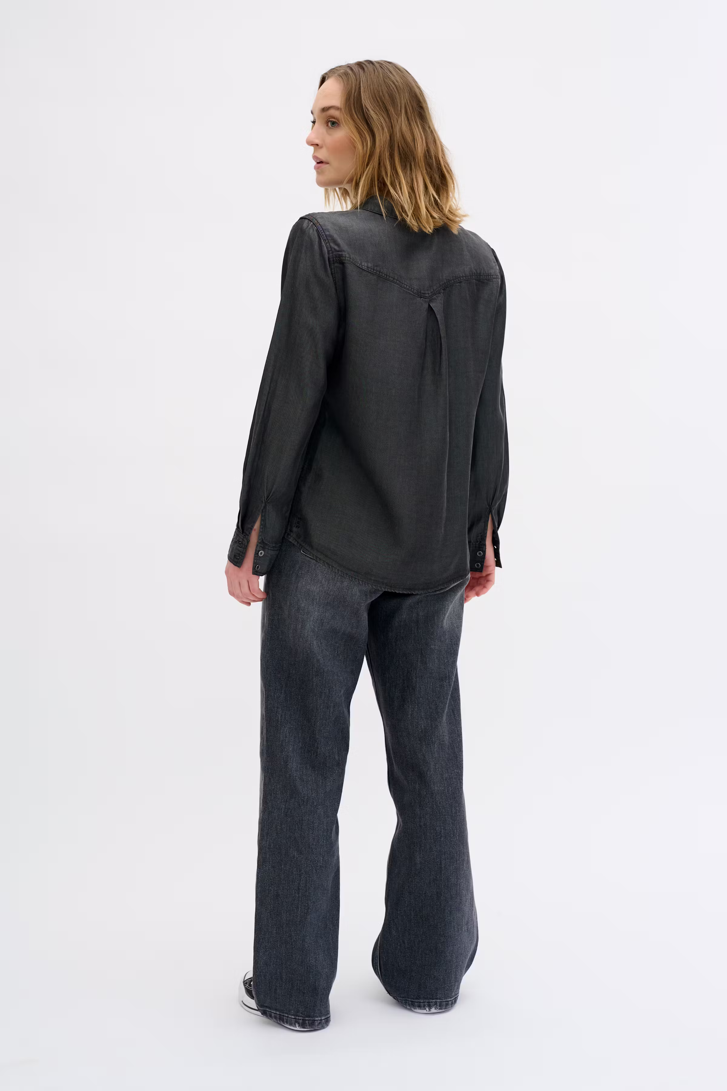 15 THE DENIM SHIRT LOOKBOOK BACK 10703595-100634