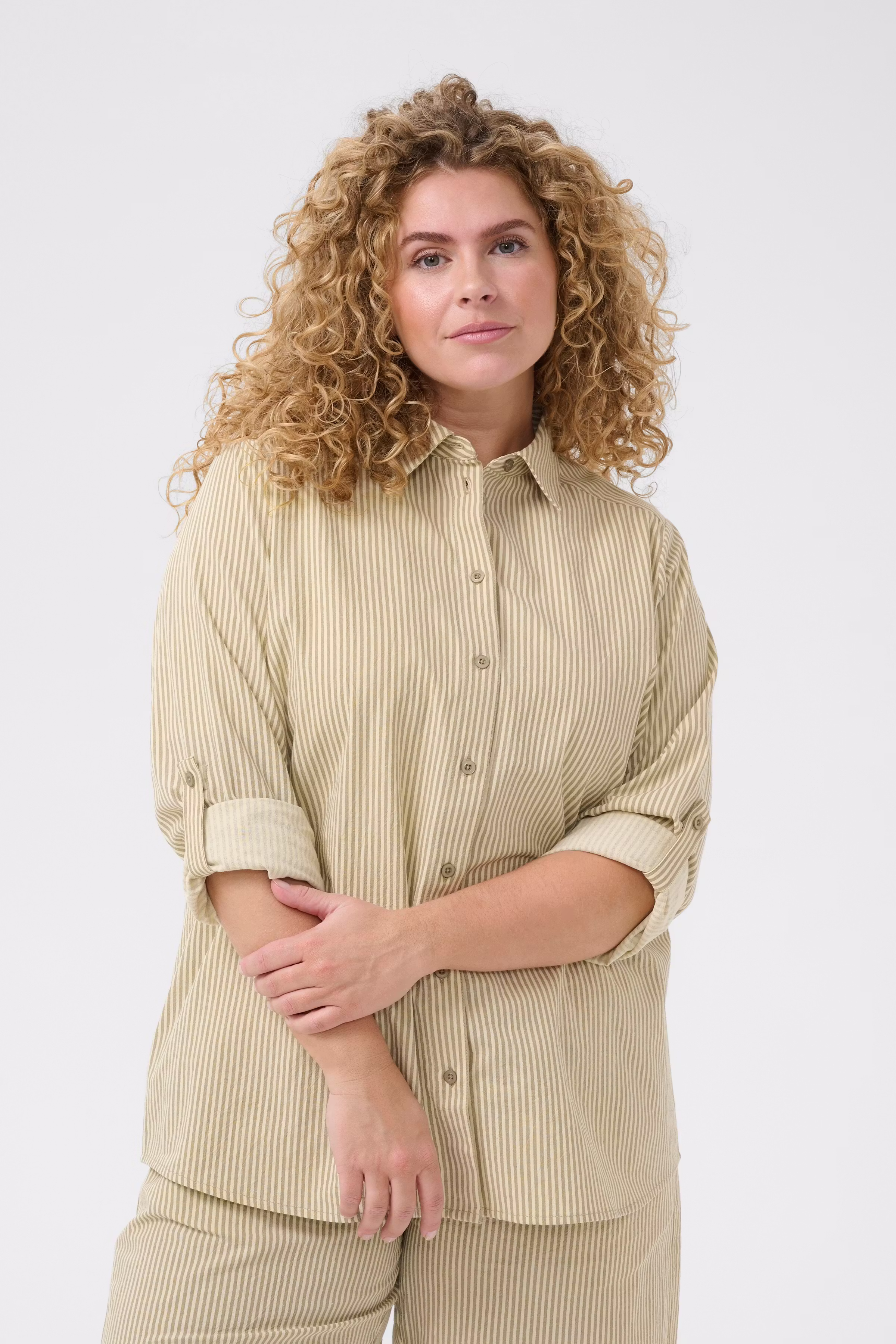 KCnana Shirt LOOKBOOK FRONT 10583310-107706