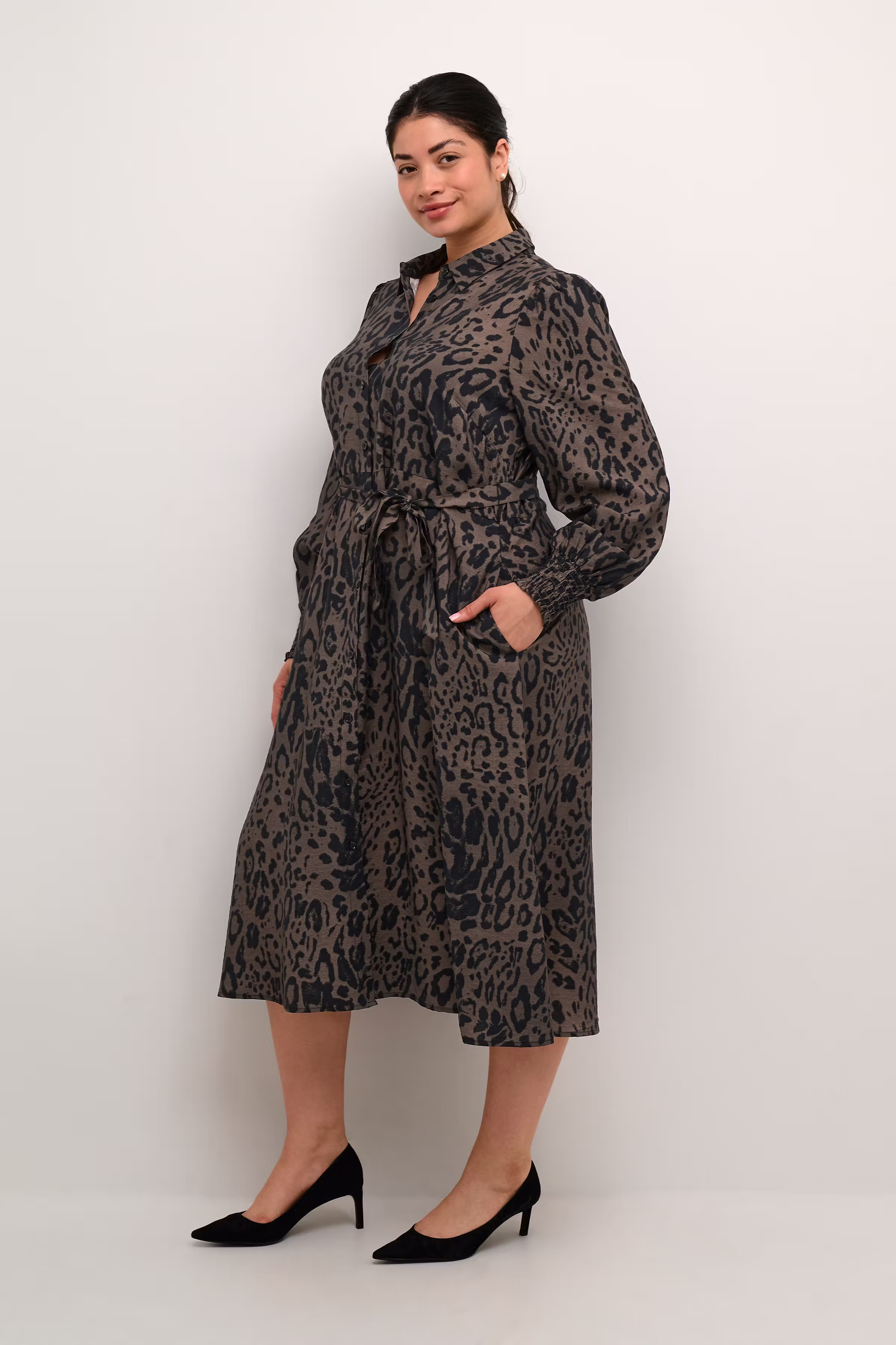 KCjola Leopardenkleid LOOKBOOK FRONT 10582529-106279