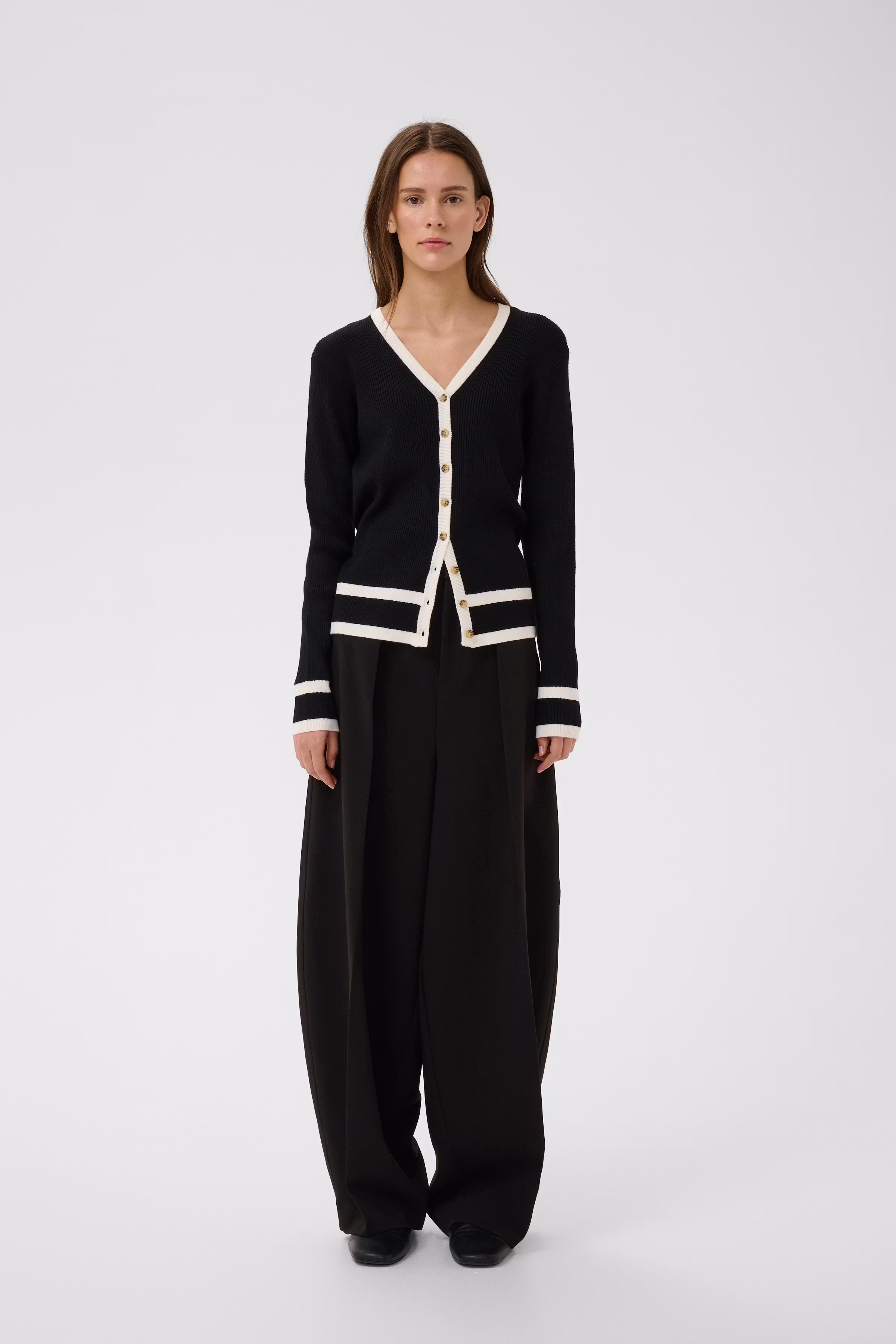 LeenahIW Cardigan LOOKBOOK FRONT 30110673-303487
