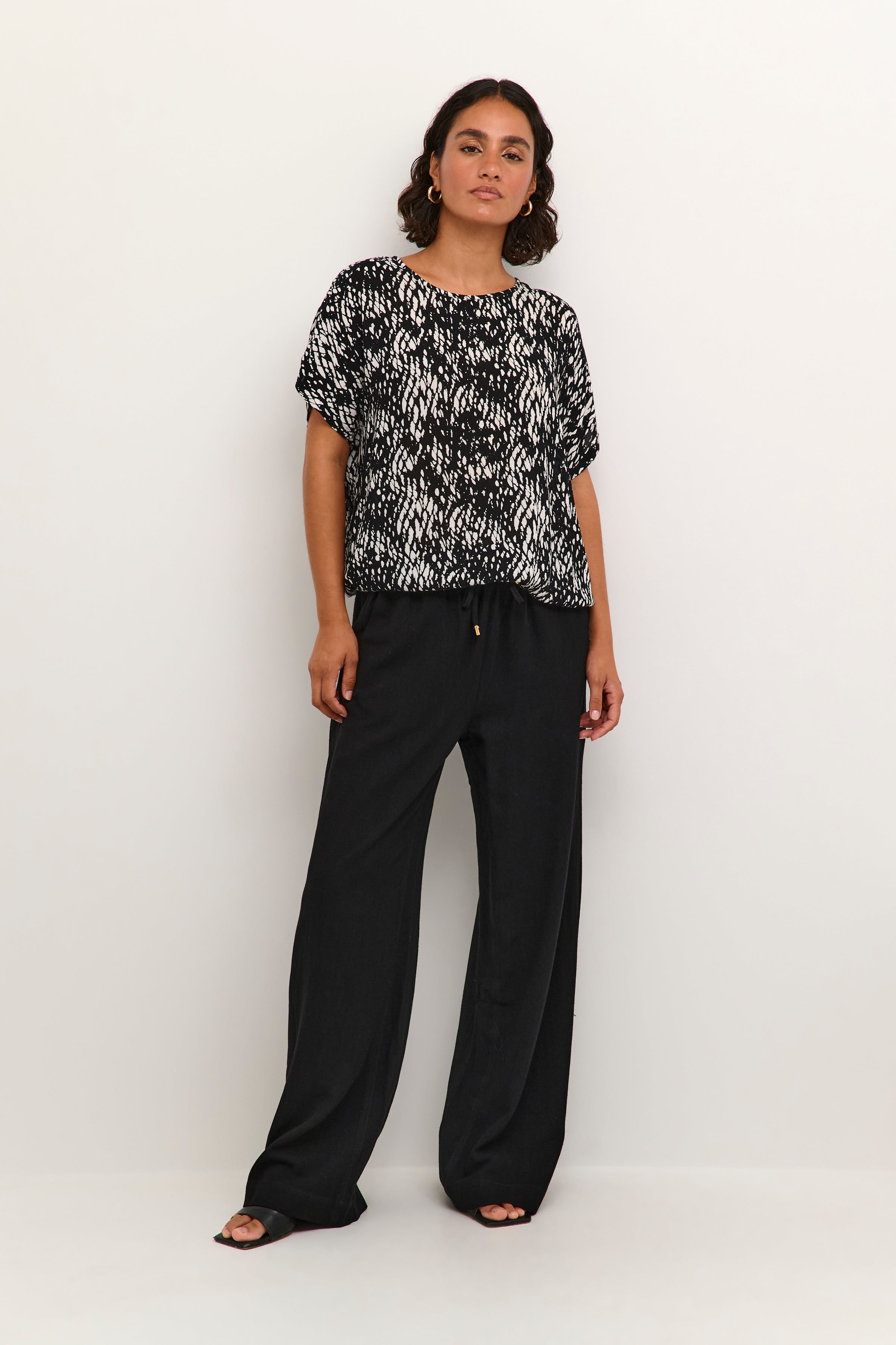 KAamber Blouse LOOKBOOK FRONT 10508257-105799