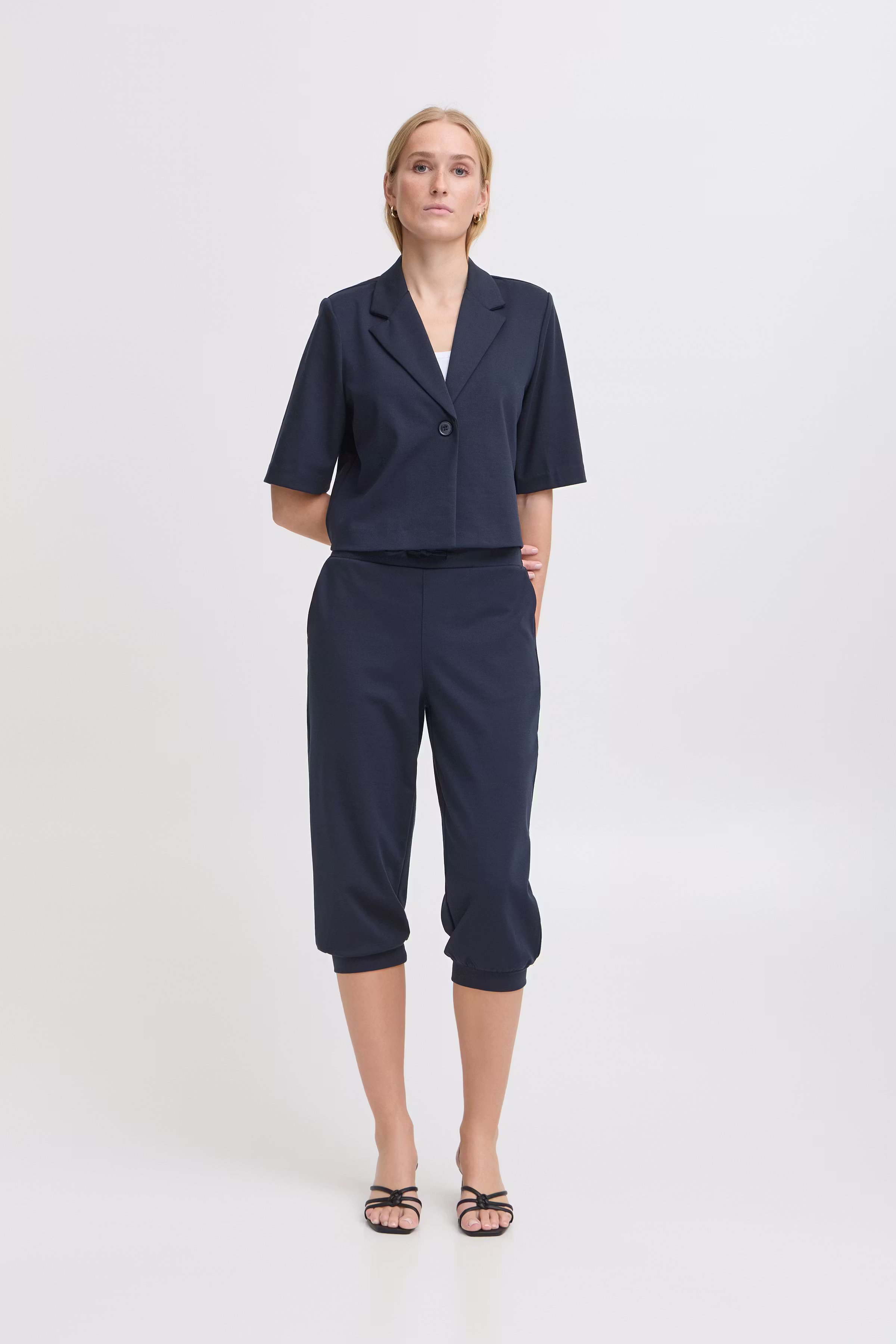 IHKATE CROPPED Blazer LOOKBOOK FRONT 20123679-194010