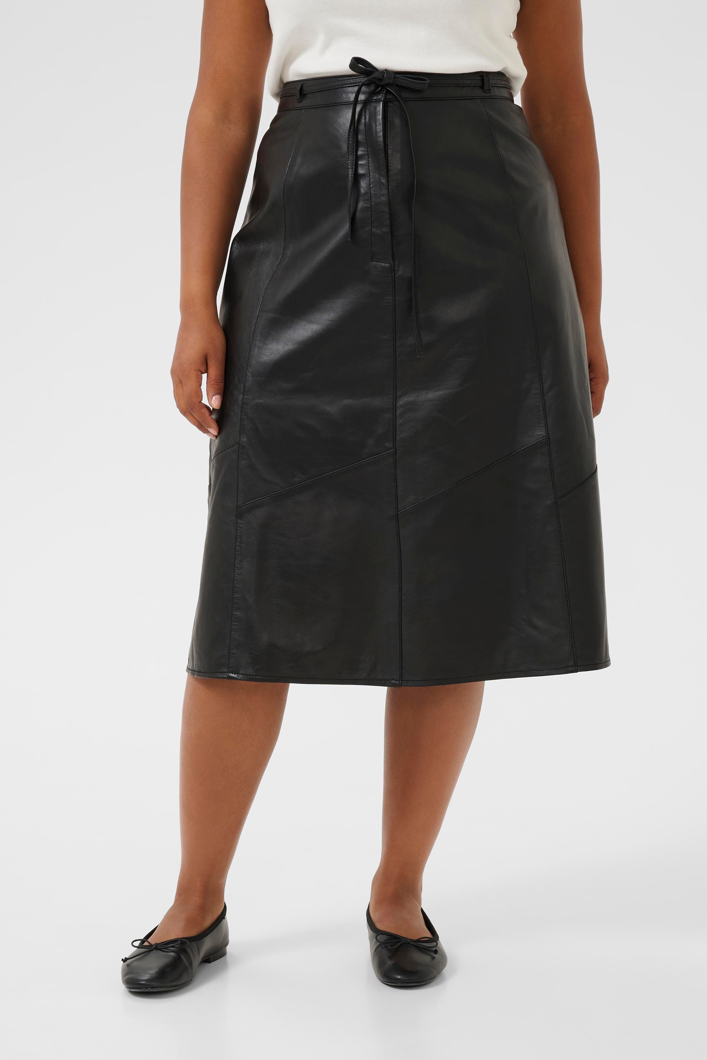 KCtera Leather Skirt LOOKBOOK FRONT 10583669-100121