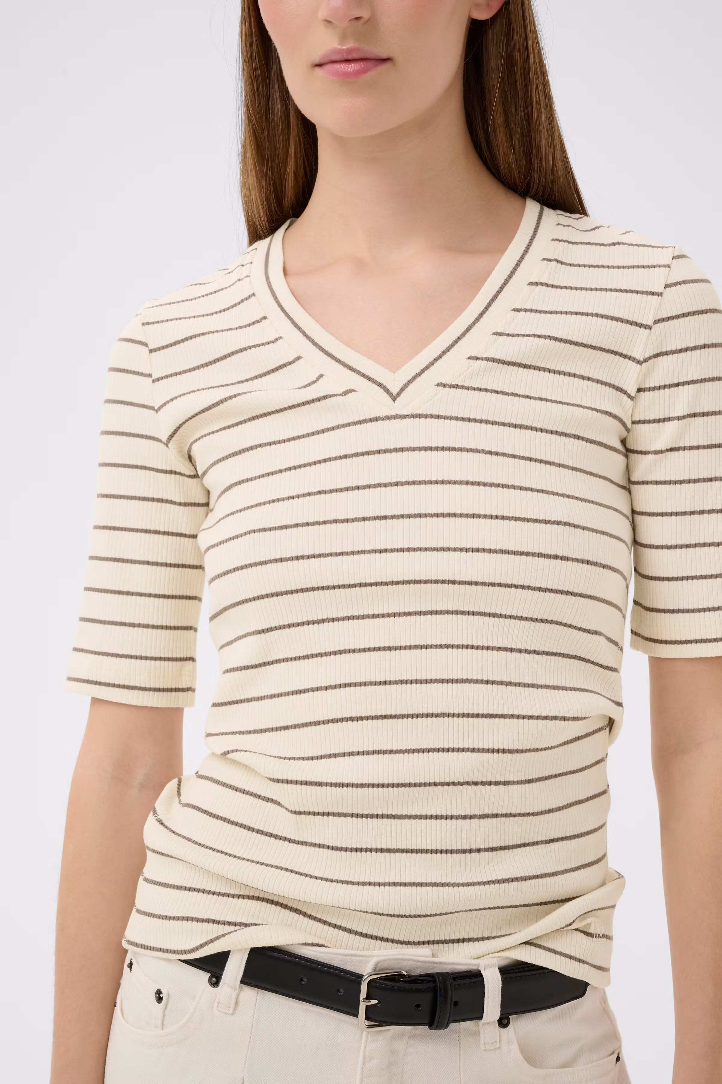 DagnaIW Striped V T-shirt LOOKBOOK DETAIL 30107270-305171