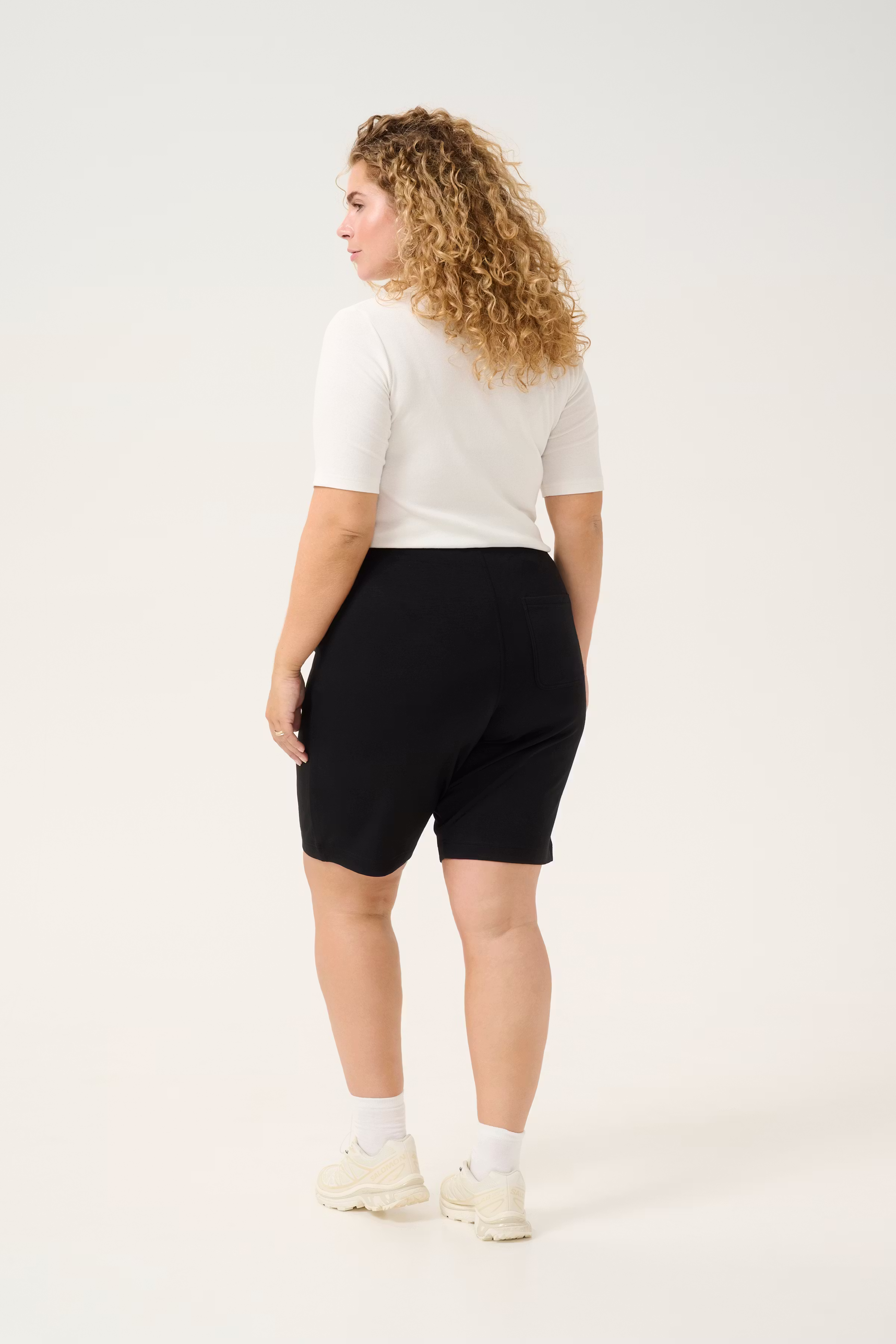 KCannita Shorts LOOKBOOK BACK 10583279-100121