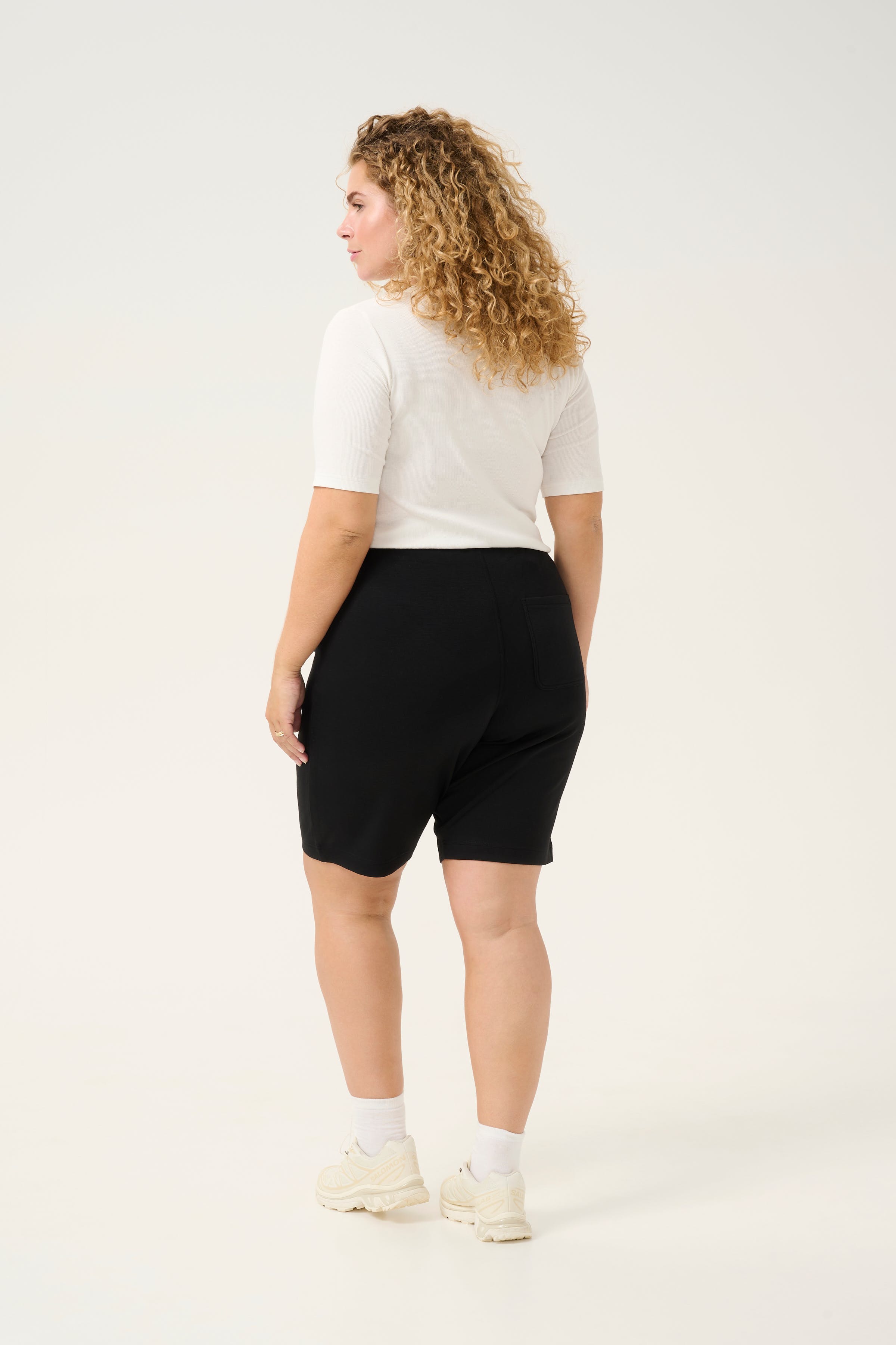 KCannita Shorts LOOKBOOK BACK 10583279-100121