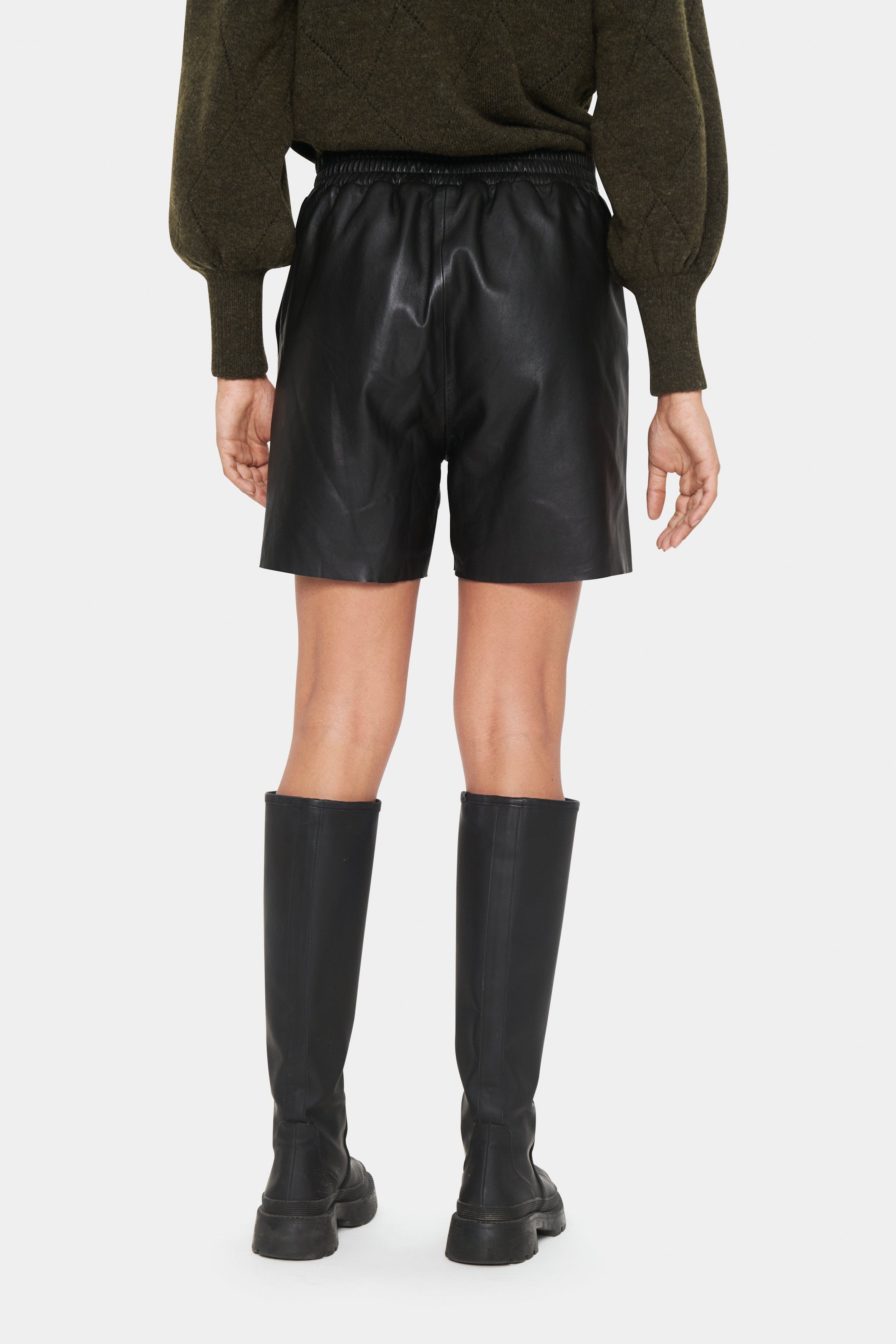 OvaSZ Shorts LOOKBOOK BACK 30512599-193911