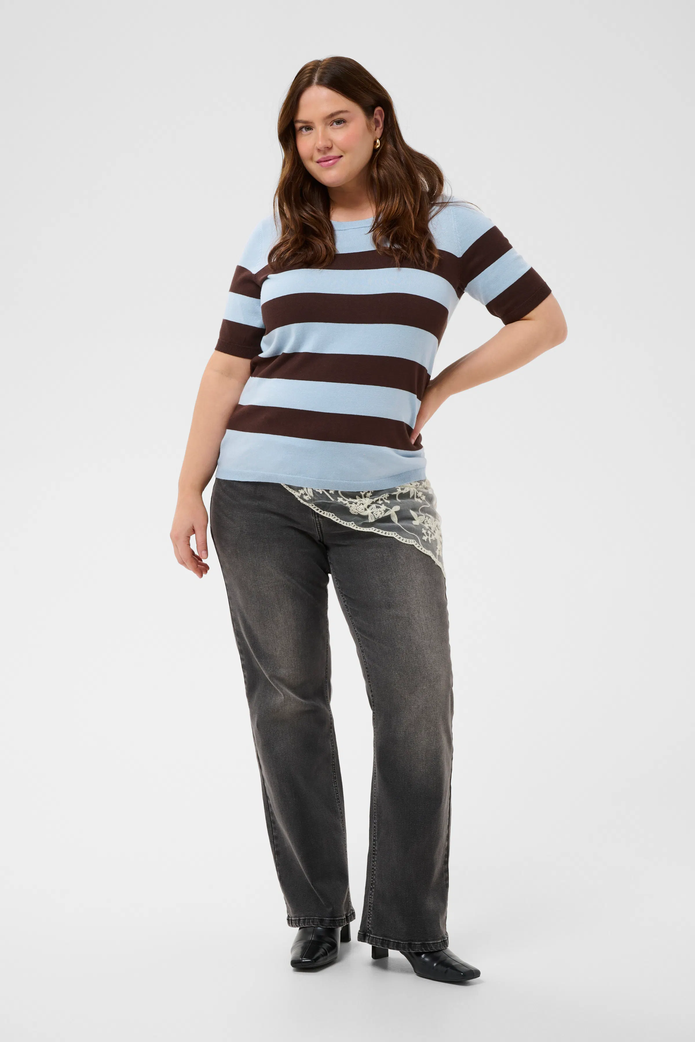 KClizzy Pullover LOOKBOOK FRONT 10582914-109657