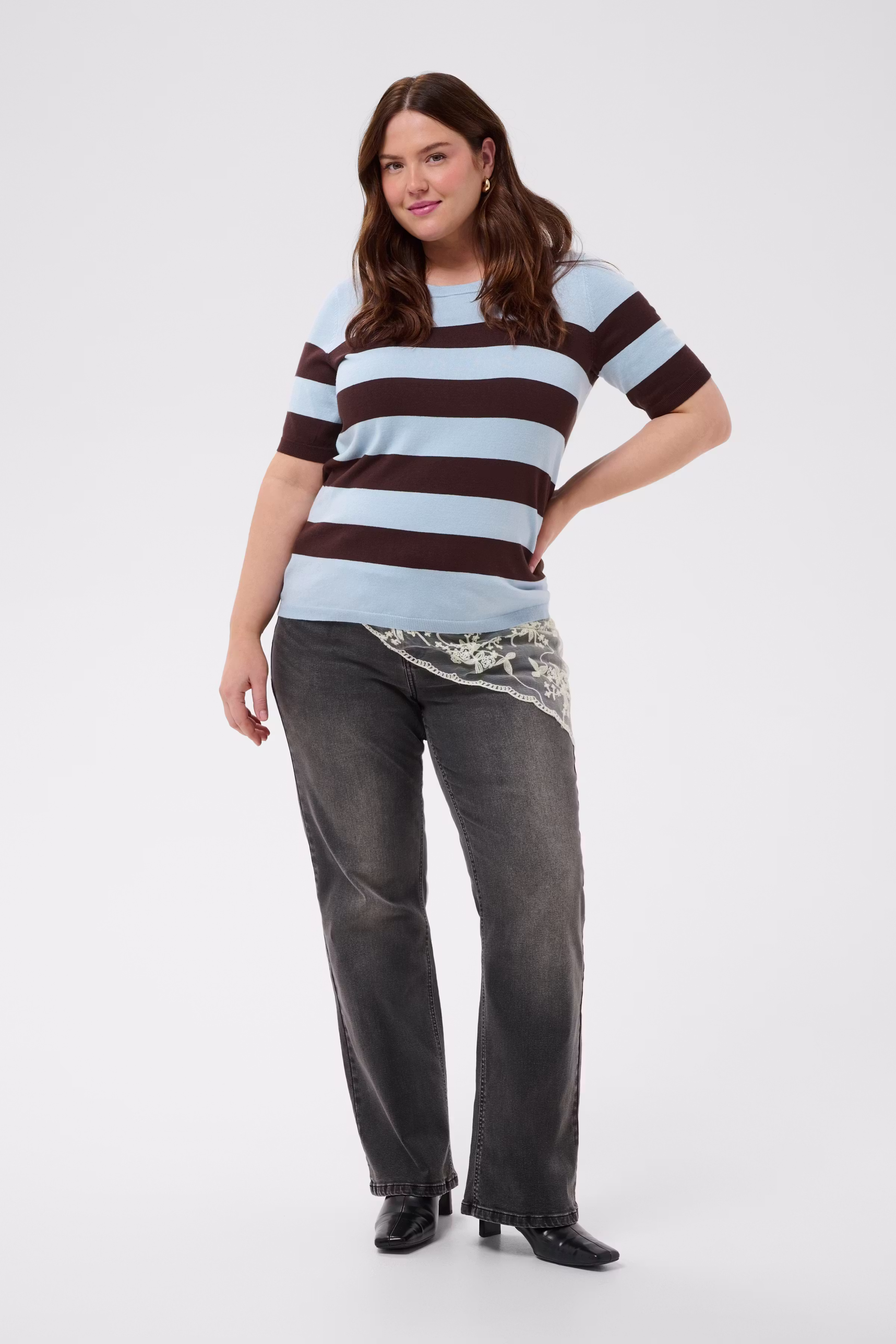 KClizzy Pullover LOOKBOOK FRONT 10582914-109657