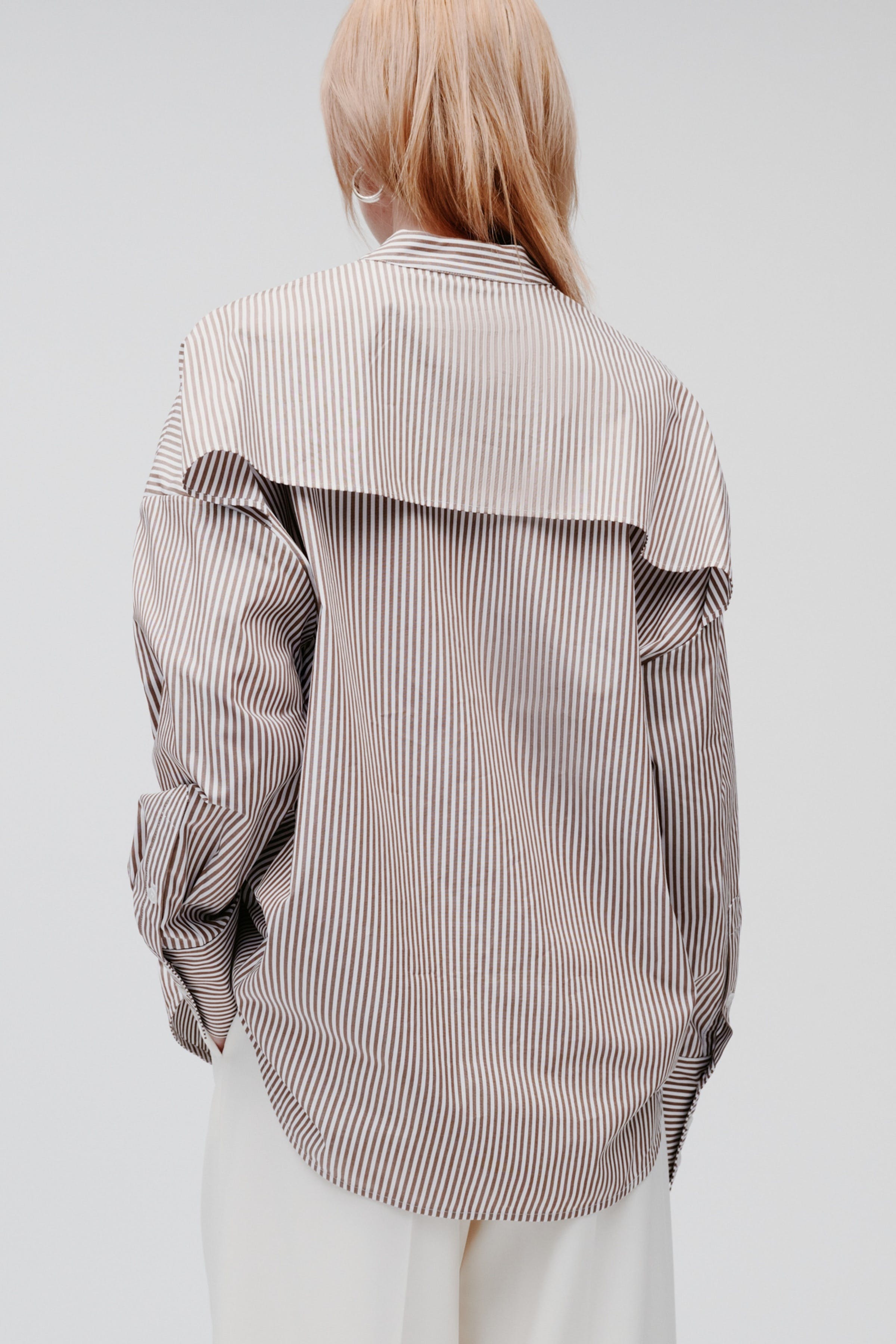 EVE BLOUSE LOOKBOOK BACK 30600492-MC2159