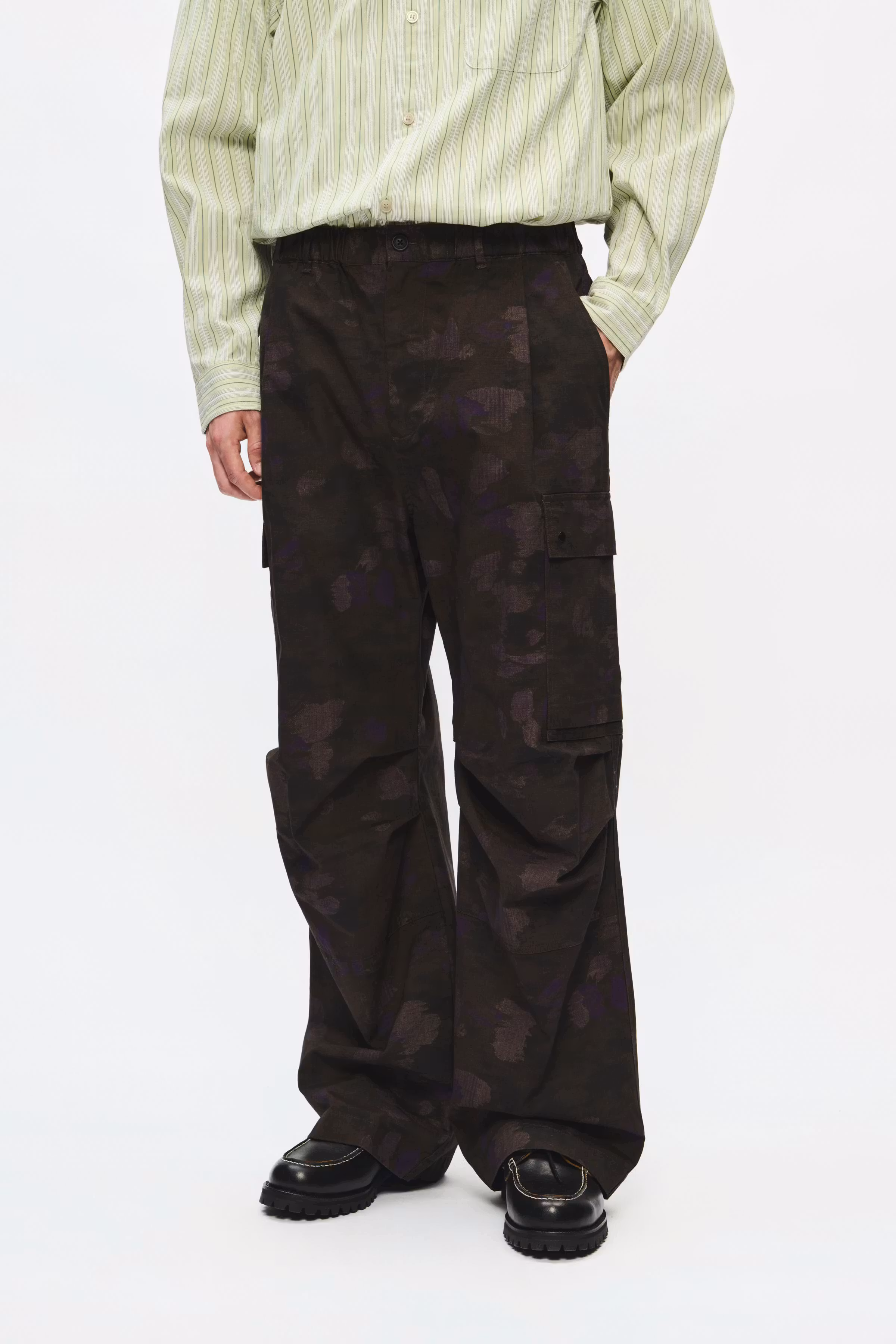 WWEthan Cargo Hose LOOKBOOK FRONT 30252193-305206