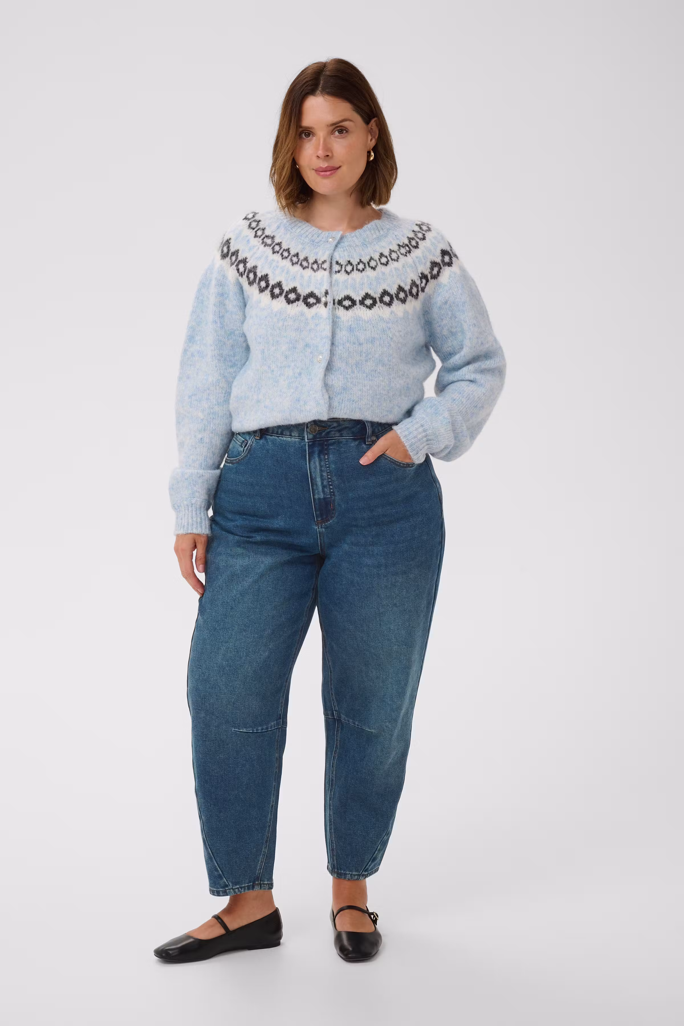 KCninna Cropped Barrel Jeans LOOKBOOK FRONT 10584035-110018
