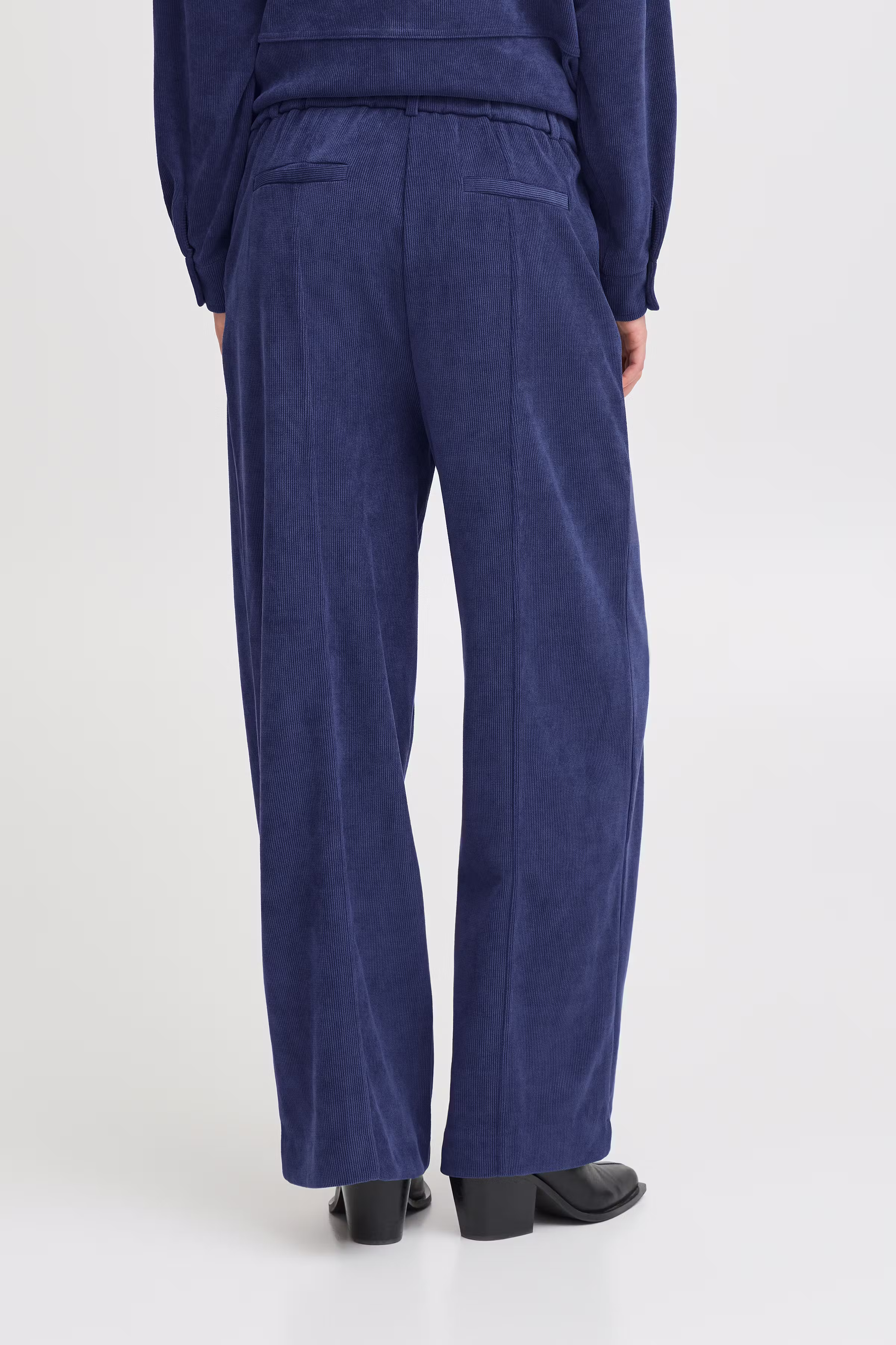 IHKATE CORDUROY WIDE broek LOOKBOOK BACK 20122434-193933