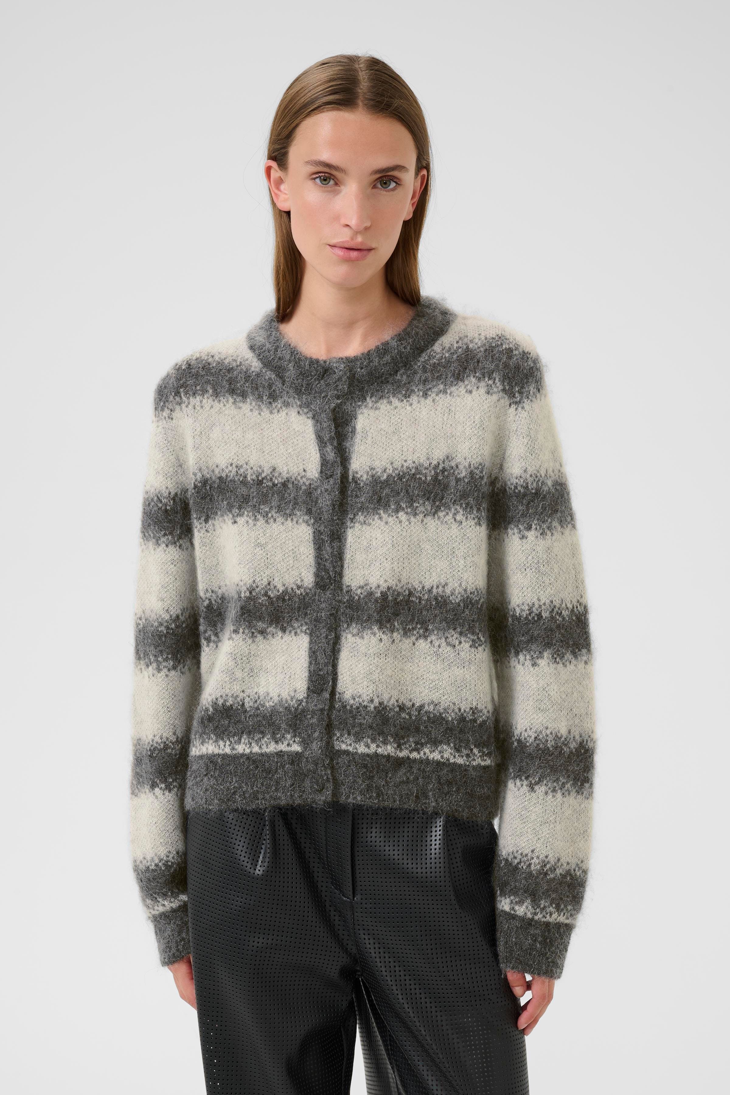 KBChase Cardigan LOOKBOOK FRONT 10105715-185206