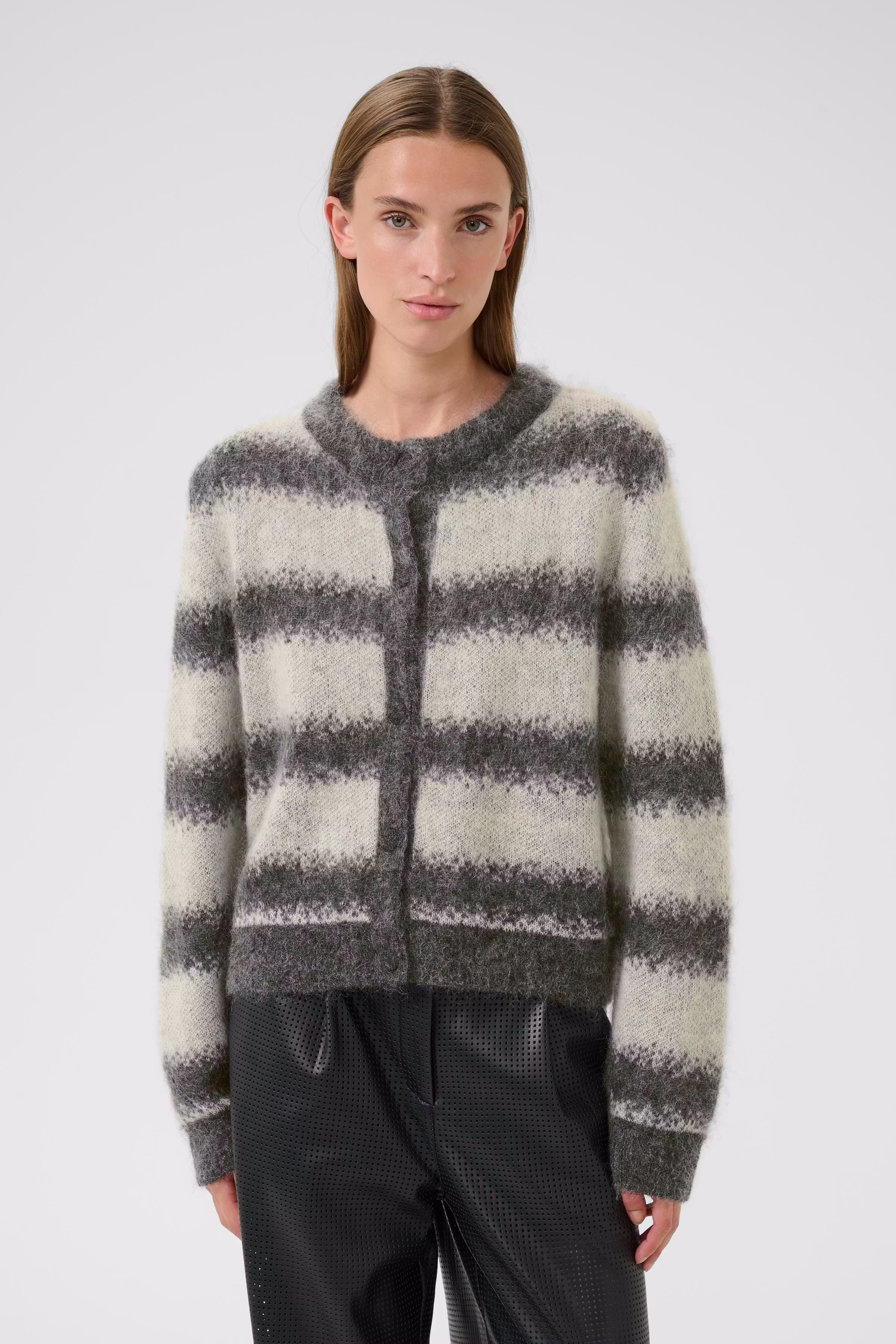 KBChase Cardigan LOOKBOOK FRONT 10105715-185206