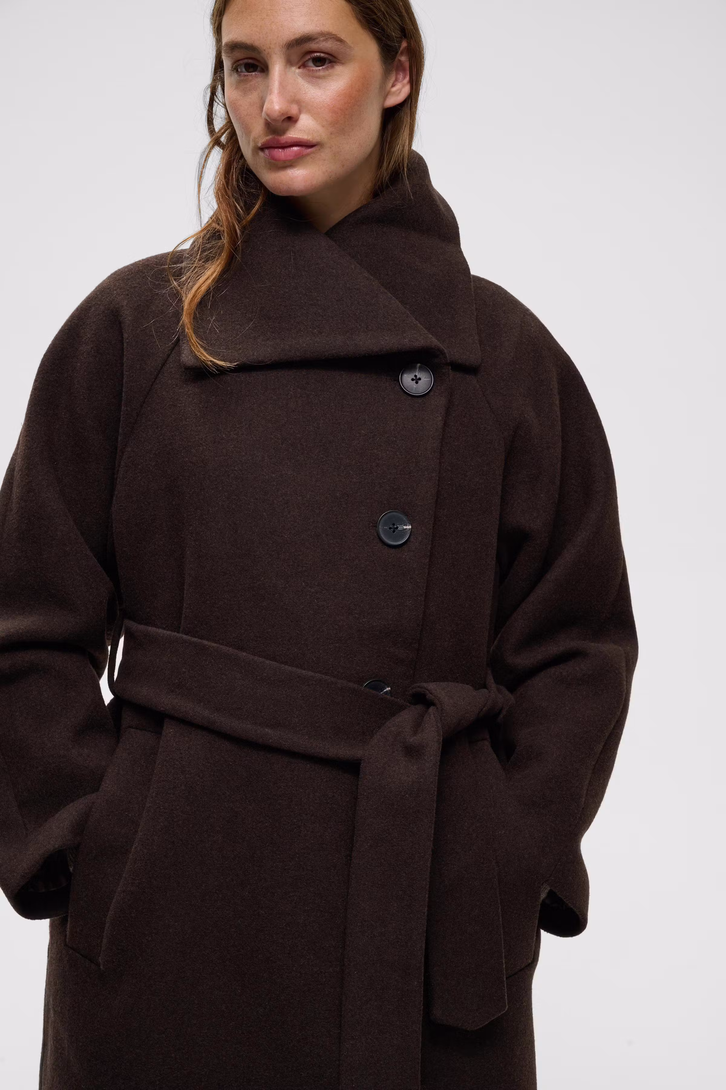 ZORAHIW Collar Mantel LOOKBOOK DETAIL 30112646-191109