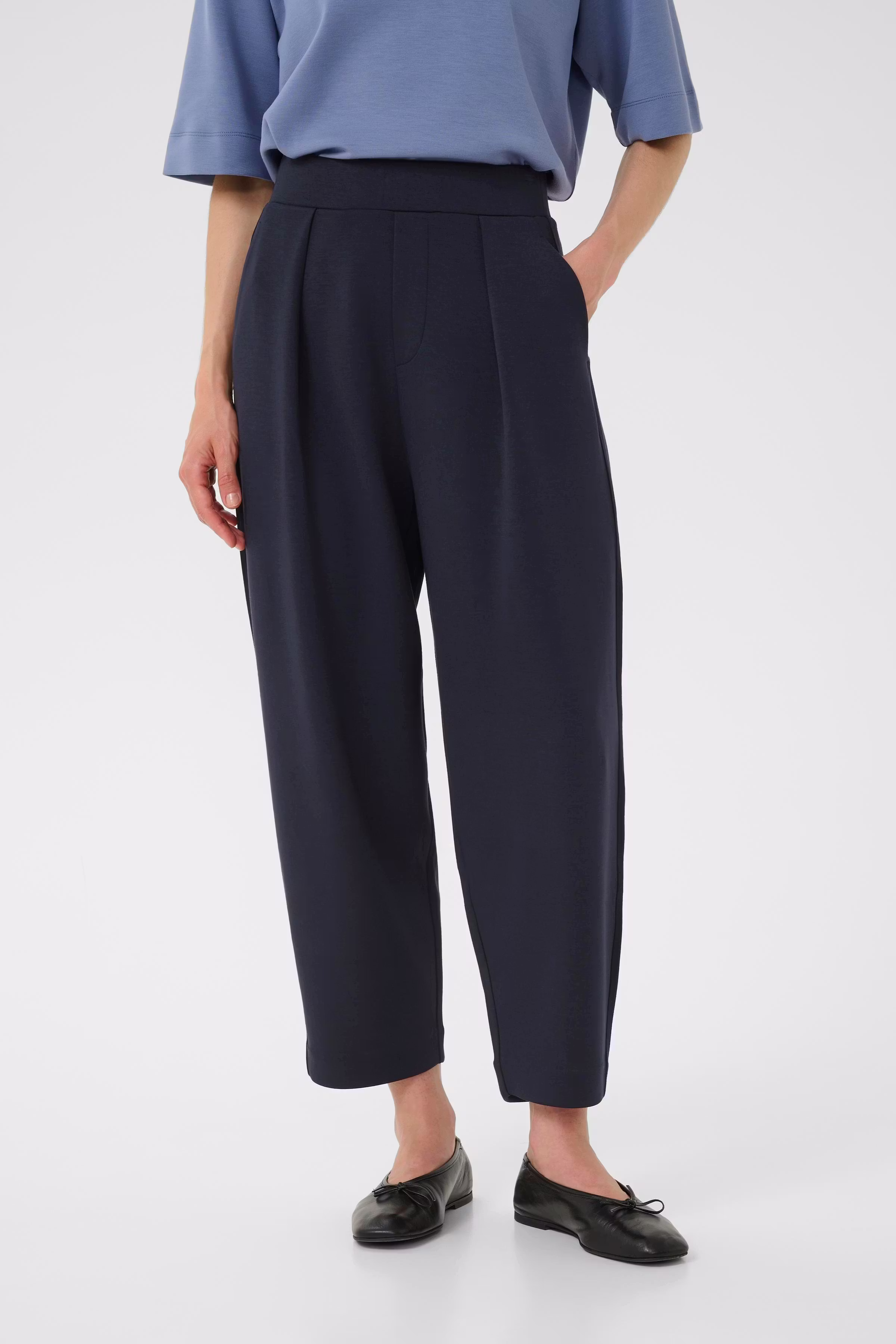 PannieIW Barrel Trousers LOOKBOOK FRONT 30109192-300005