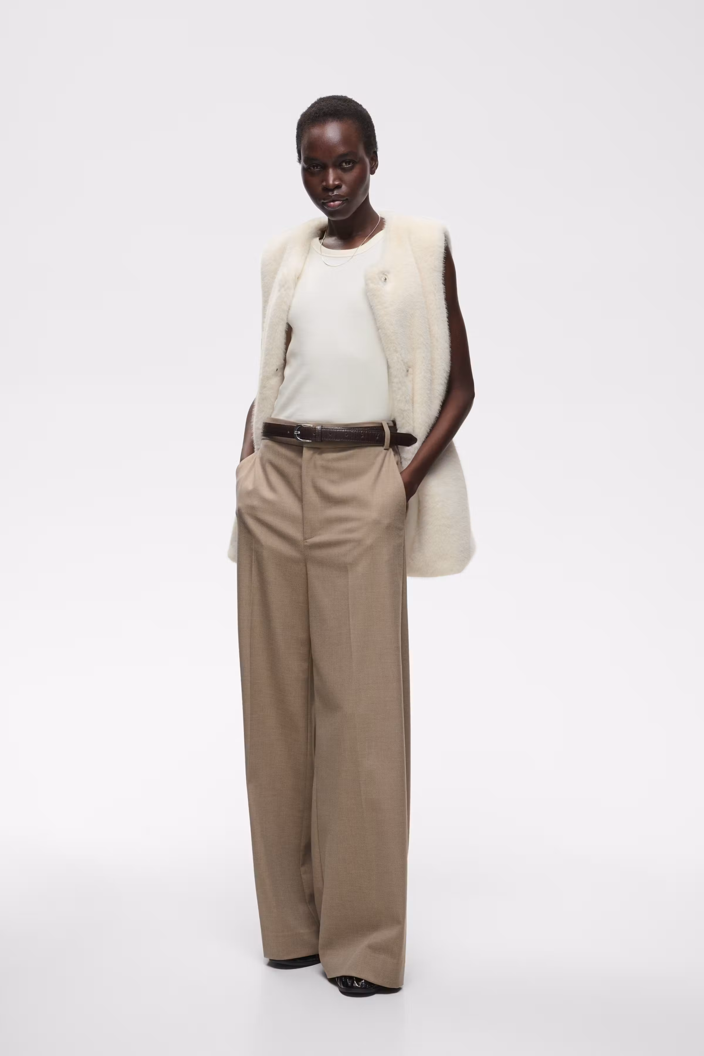 YASMINAHIW Weste LOOKBOOK FRONT 30112979-110907