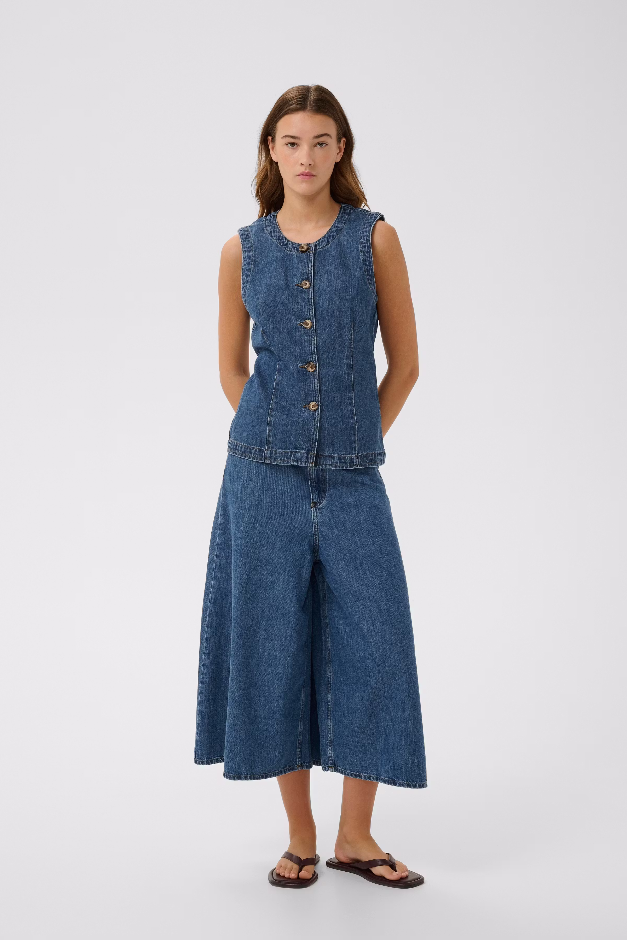 BenovaIW Jeans LOOKBOOK DETAIL 30111209-300325