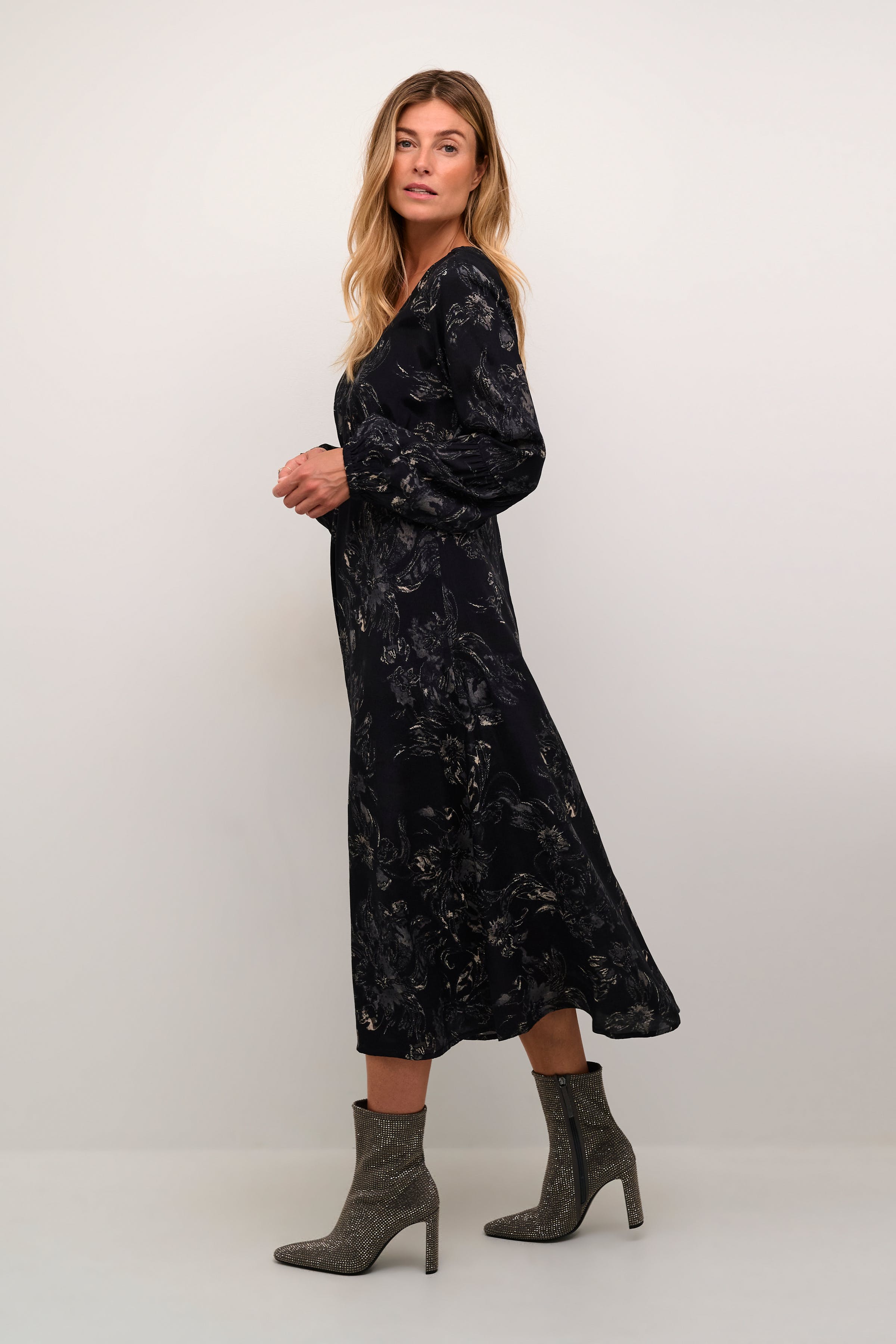 CRLova Klänning LOOKBOOK FRONT 10612989-106894