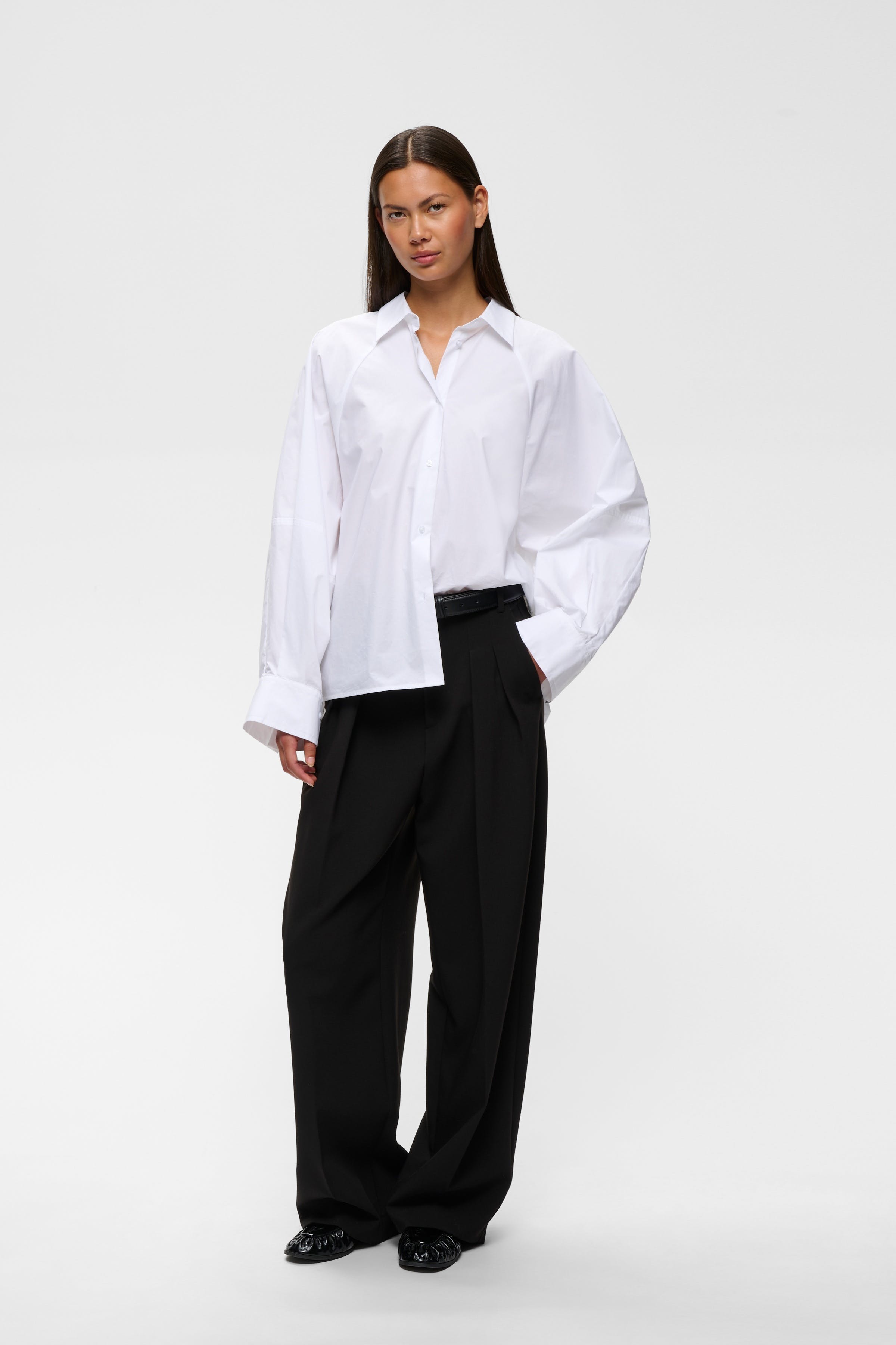CASSIEHIW Byxor LOOKBOOK FRONT 30112901-194008