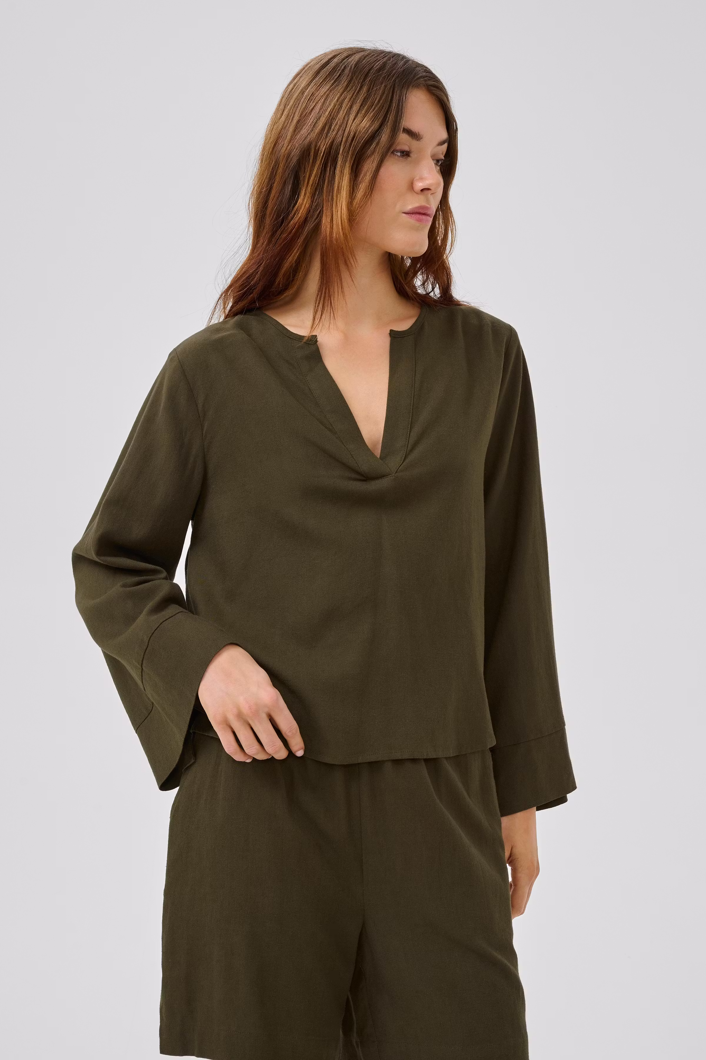 DiasMW Linen Blouse LOOKBOOK FRONT 10704714-190414