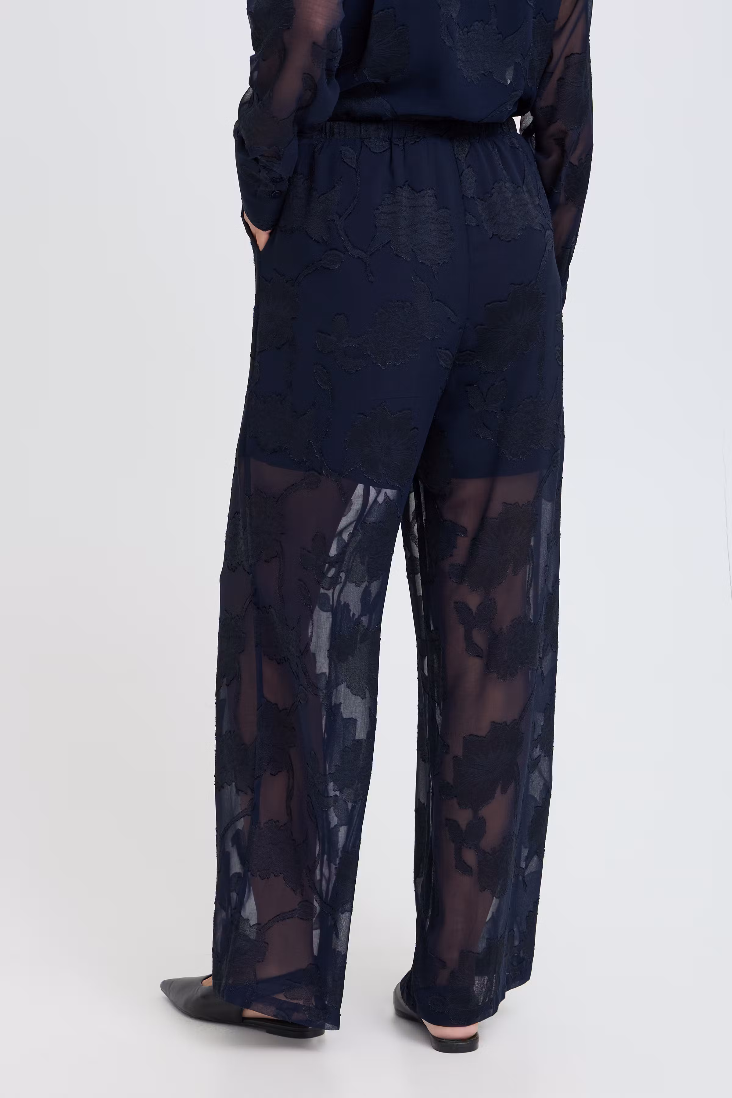 FRLYLA Hose LOOKBOOK BACK 20618630-194011