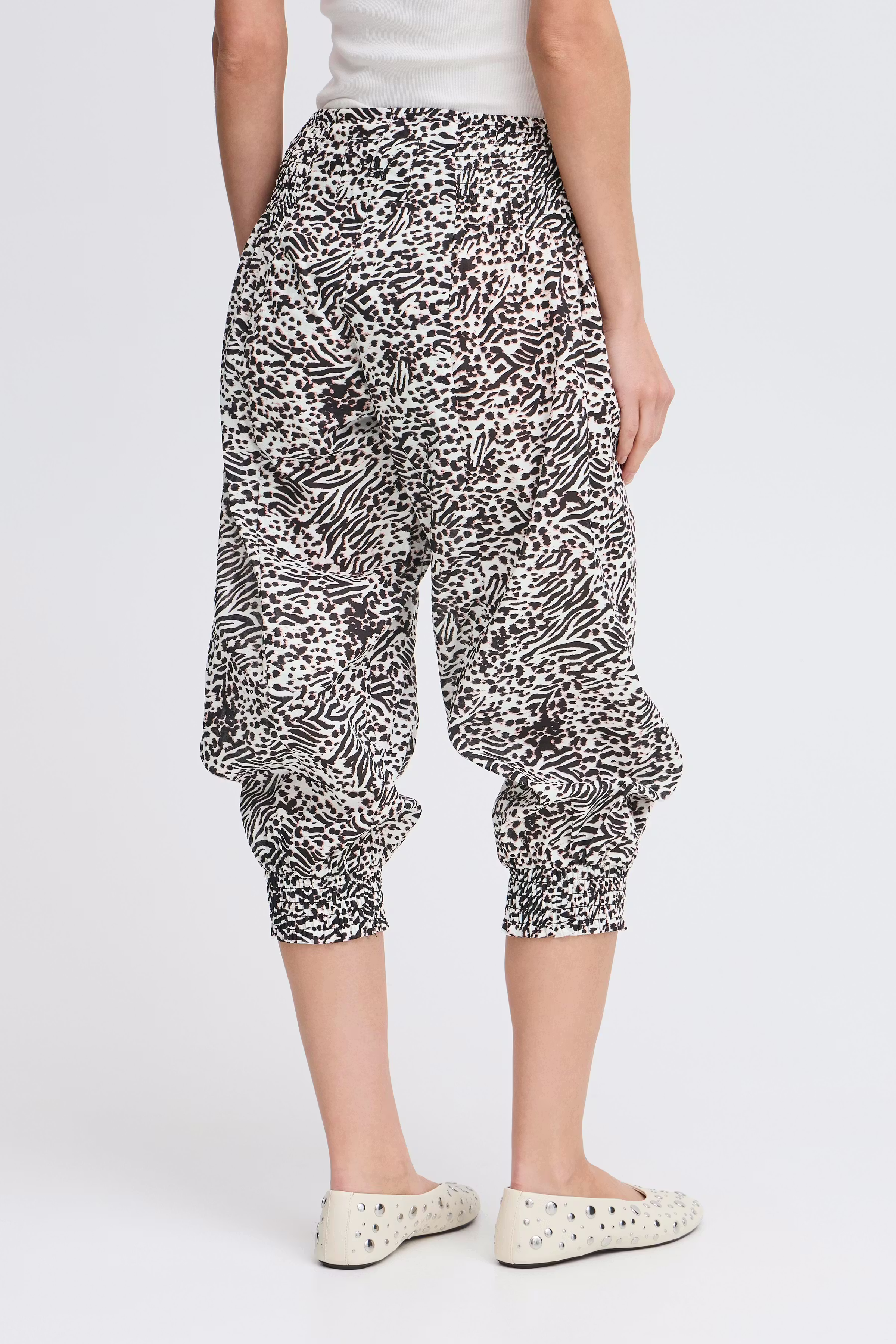 PZJILL Wide Capri Hose LOOKBOOK BACK 50200339-204876