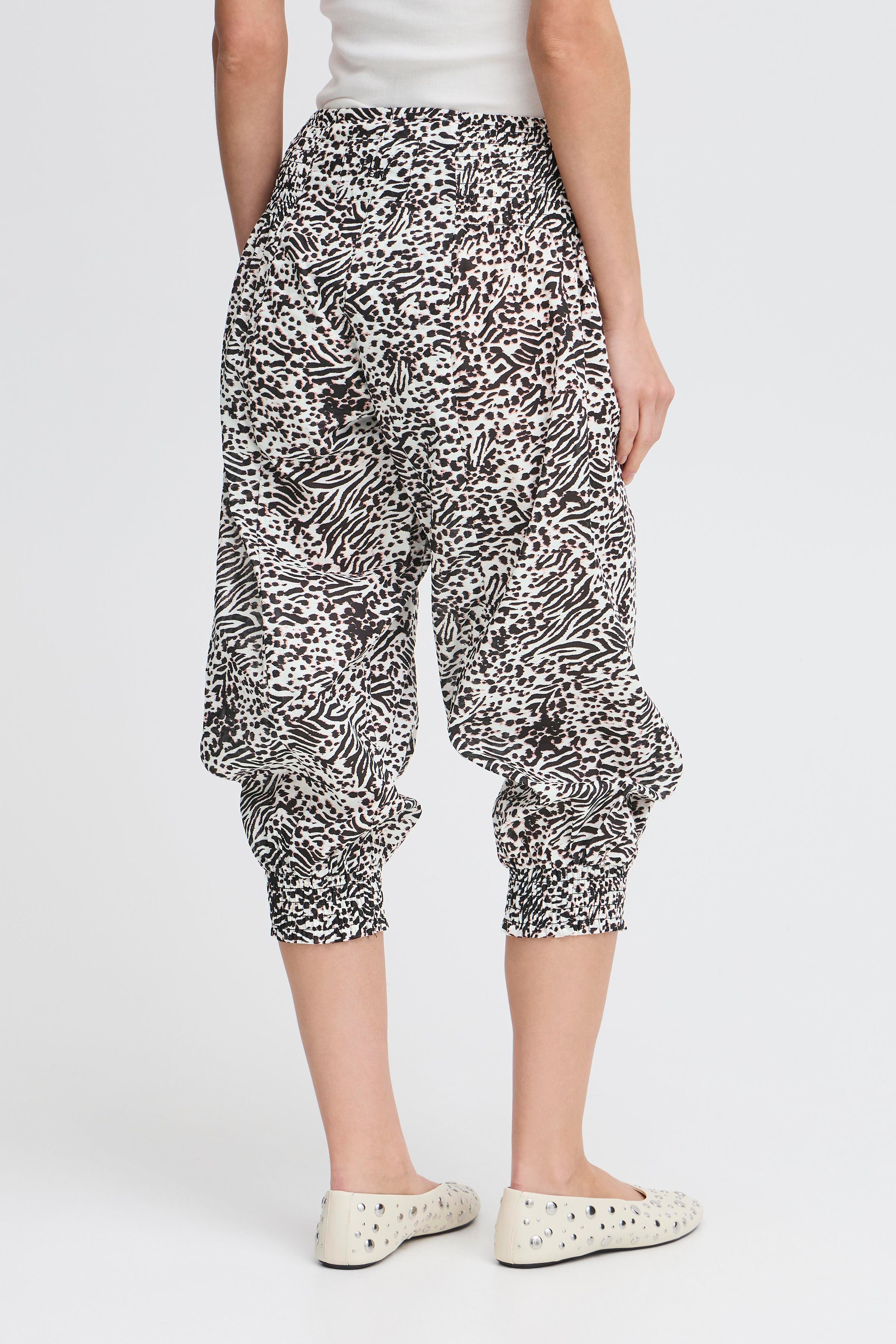 PZJILL Hose LOOKBOOK BACK 50200339-204876